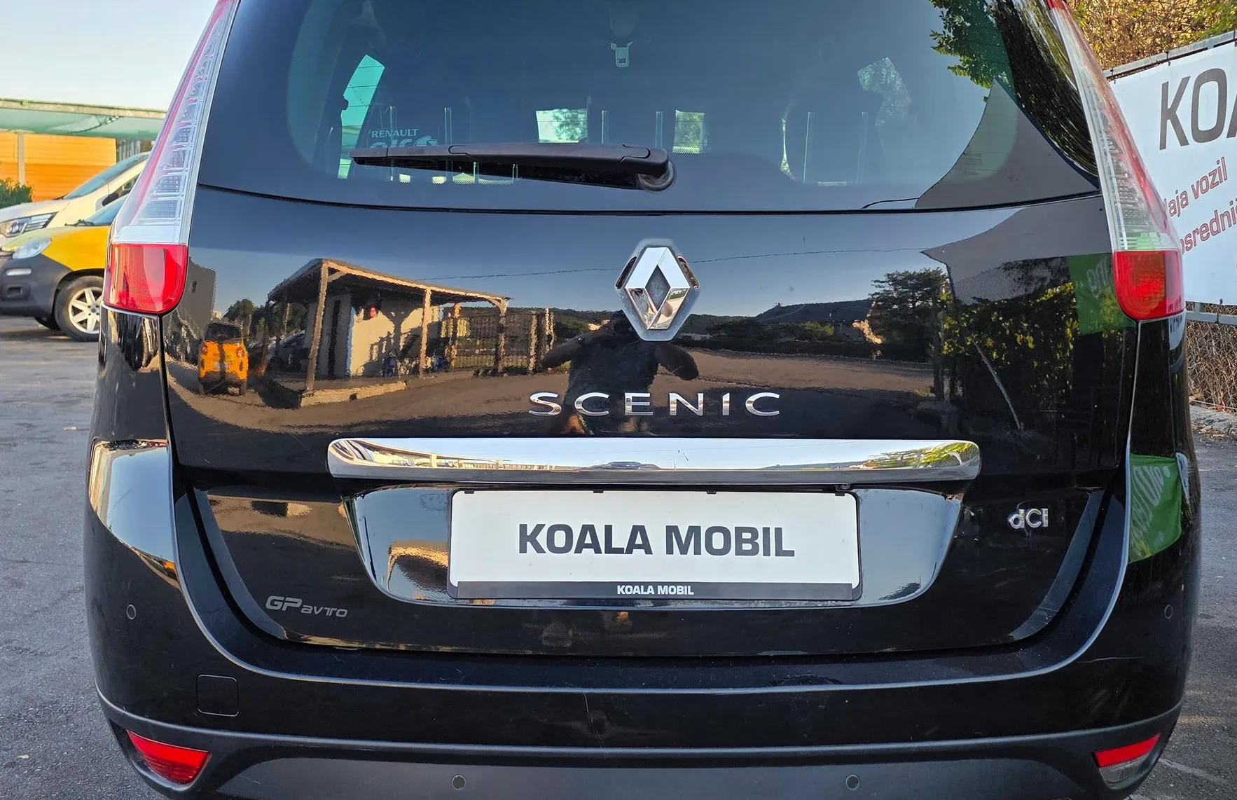 Zunanja slika - Renault Scénic - Grand Scenic dCi 130 BOSE 7 SEDEŽEV-NAVI-KAMERA-ALU PLATIŠČA - 5