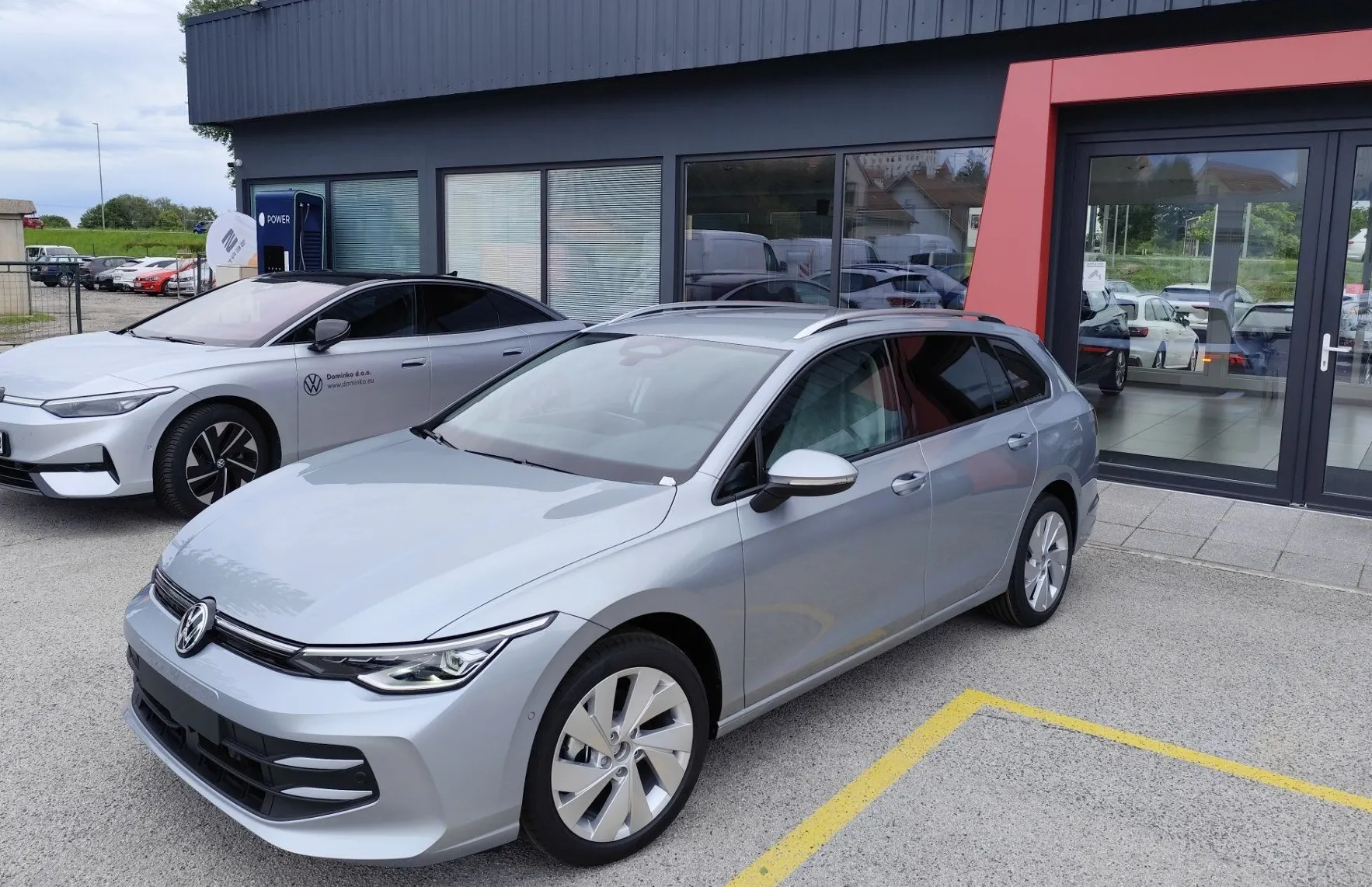 Zunanja slika - Volkswagen Golf - Variant 1.5 eTSI 4All DSG - 6