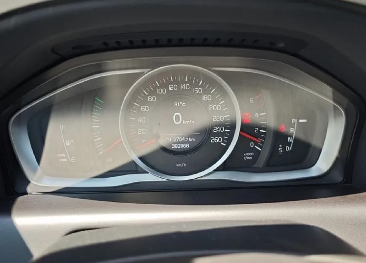 Zunanja slika - Volvo XC60 - D3 AUTO - VLEČNA KLJUKA - TEMPOMAT - GRETI SEDEŽI - 11