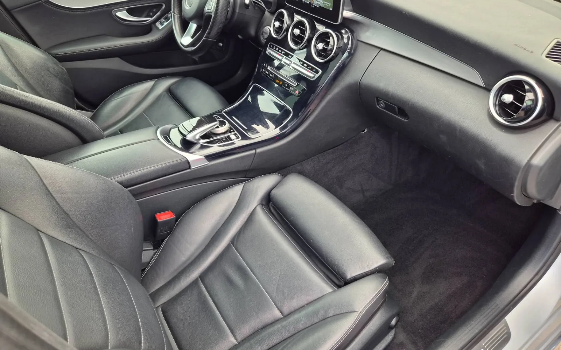 Notranja slika - Mercedes-Benz C-Razred - 220D-EXCLUSIVE-PANORAMA-18COL-360KAMERE-USNJE-... - 10