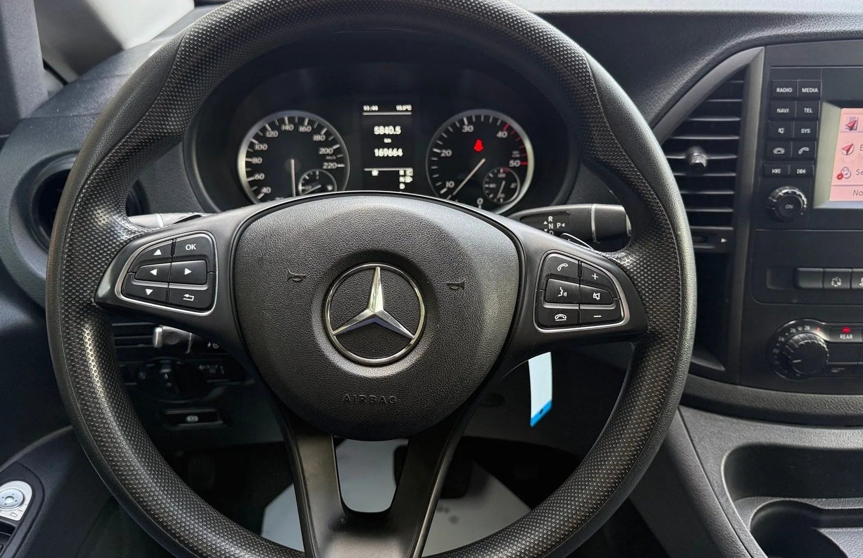 Zunanja slika - Mercedes-Benz Vito - Tourer 116 CDI DOLGI 9 SEDEŽEV NAVI PDC KLJUKA TOP - 15