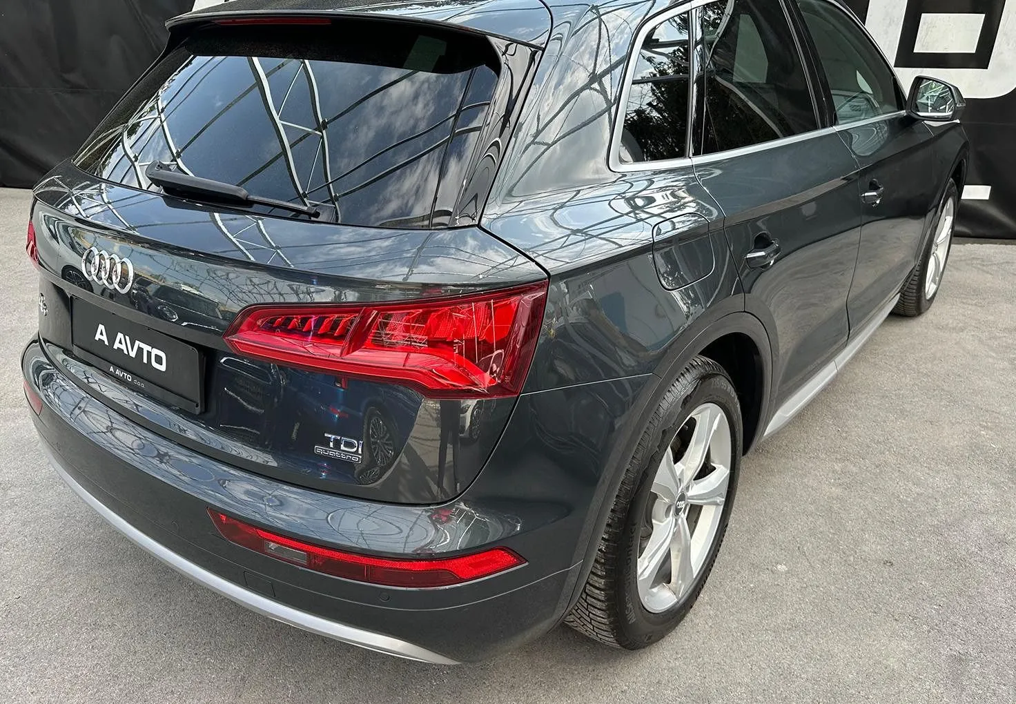 Zunanja slika - Audi Q5 - 2.0TDI avt. Q. Sport-VIRTUAL-MATRIX-KEYLESS-19COL - 6