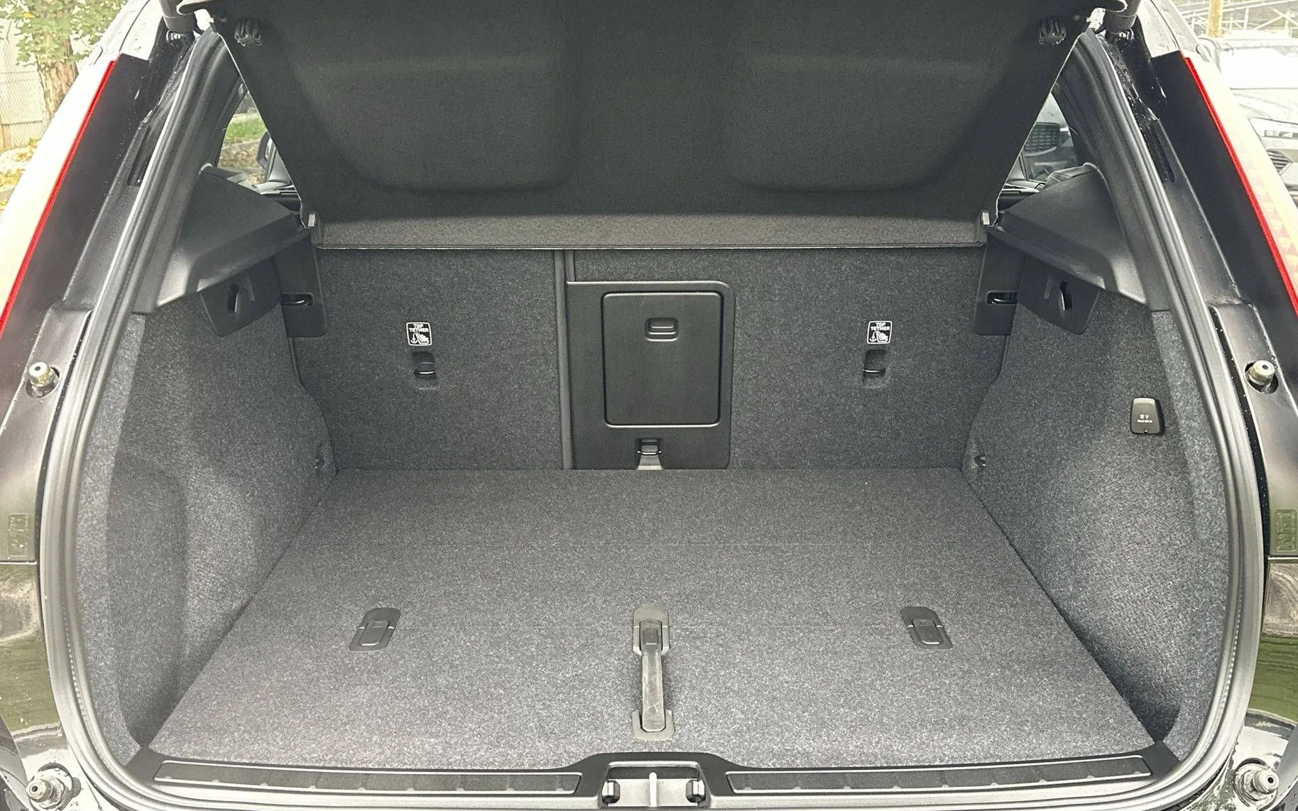 Notranja slika - Volvo XC40 - B3 P Plus Black Edition Avt. - 12