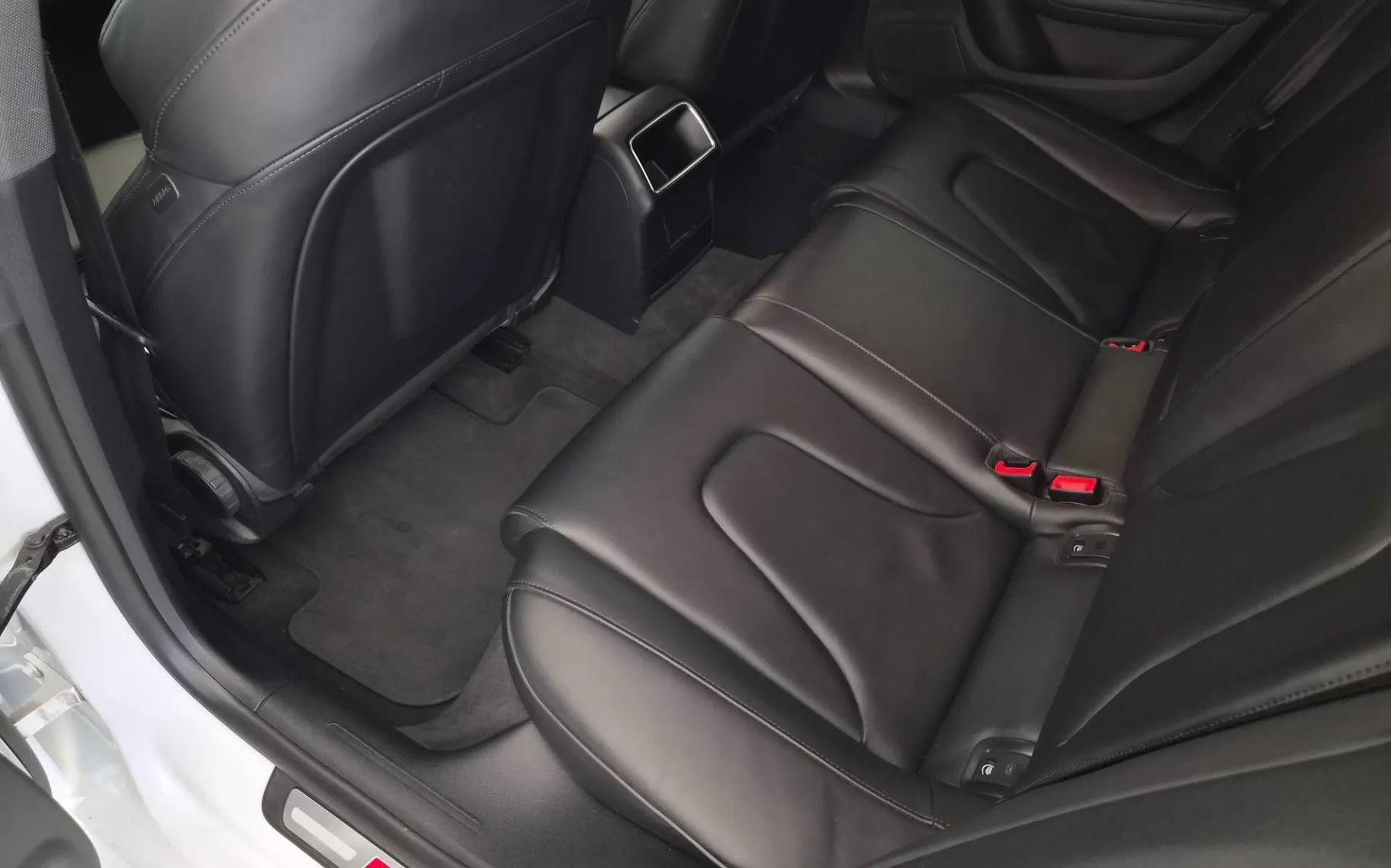 Notranja slika - Audi A5 Sportback - 2.0TDI-AUT.-S LINE-SPORT-2XLED-2XPDC-USNJE-NAVI-F1 - 7