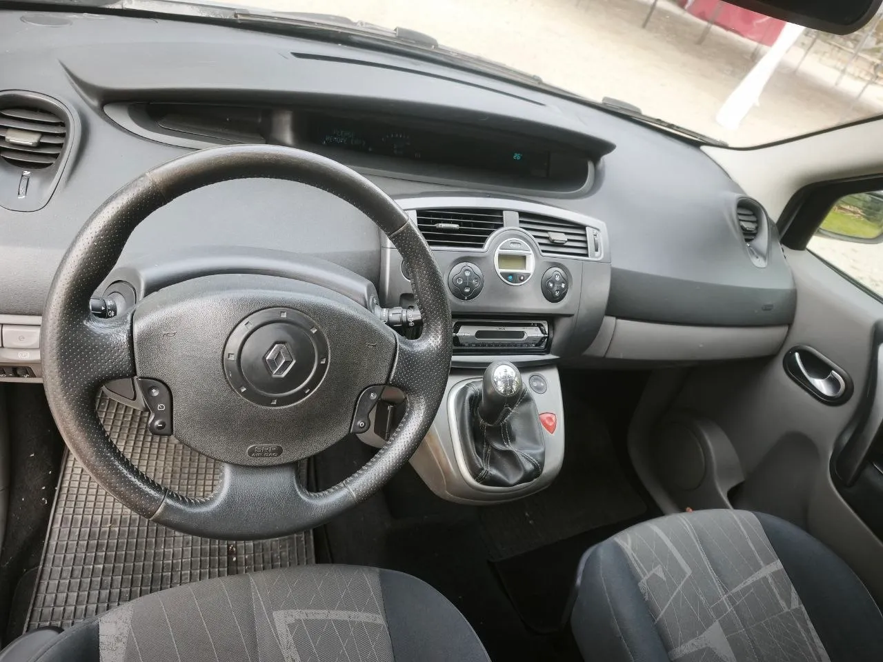 Notranja slika - Renault Scénic - 1,5 dCi Dynamique Confort - 19