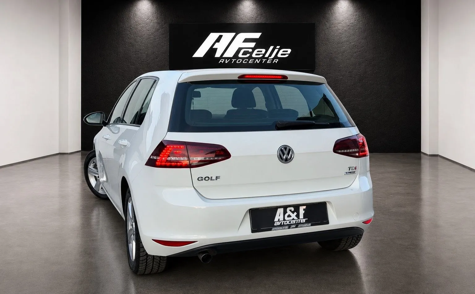 Notranja slika - VW Golf - 1.6 TDI-H LINE-XENON+LED-LIZING ZA TUJCE-ODLIČEN-. - 25