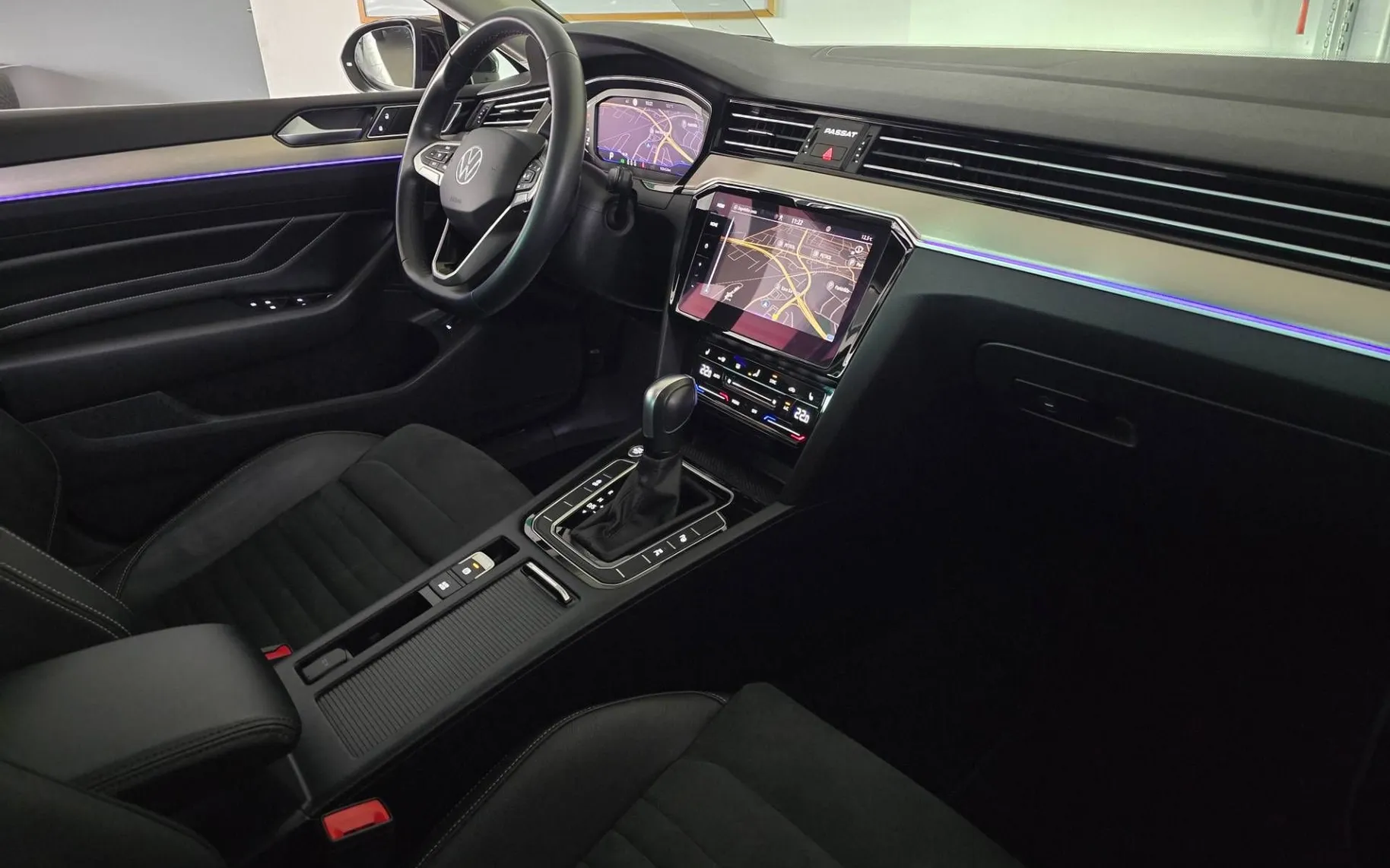 Notranja slika - Volkswagen Passat Variant - 2.0 TDI Elegance DSG- Matrix.360kam.pano.HUD.ALU18 - 10