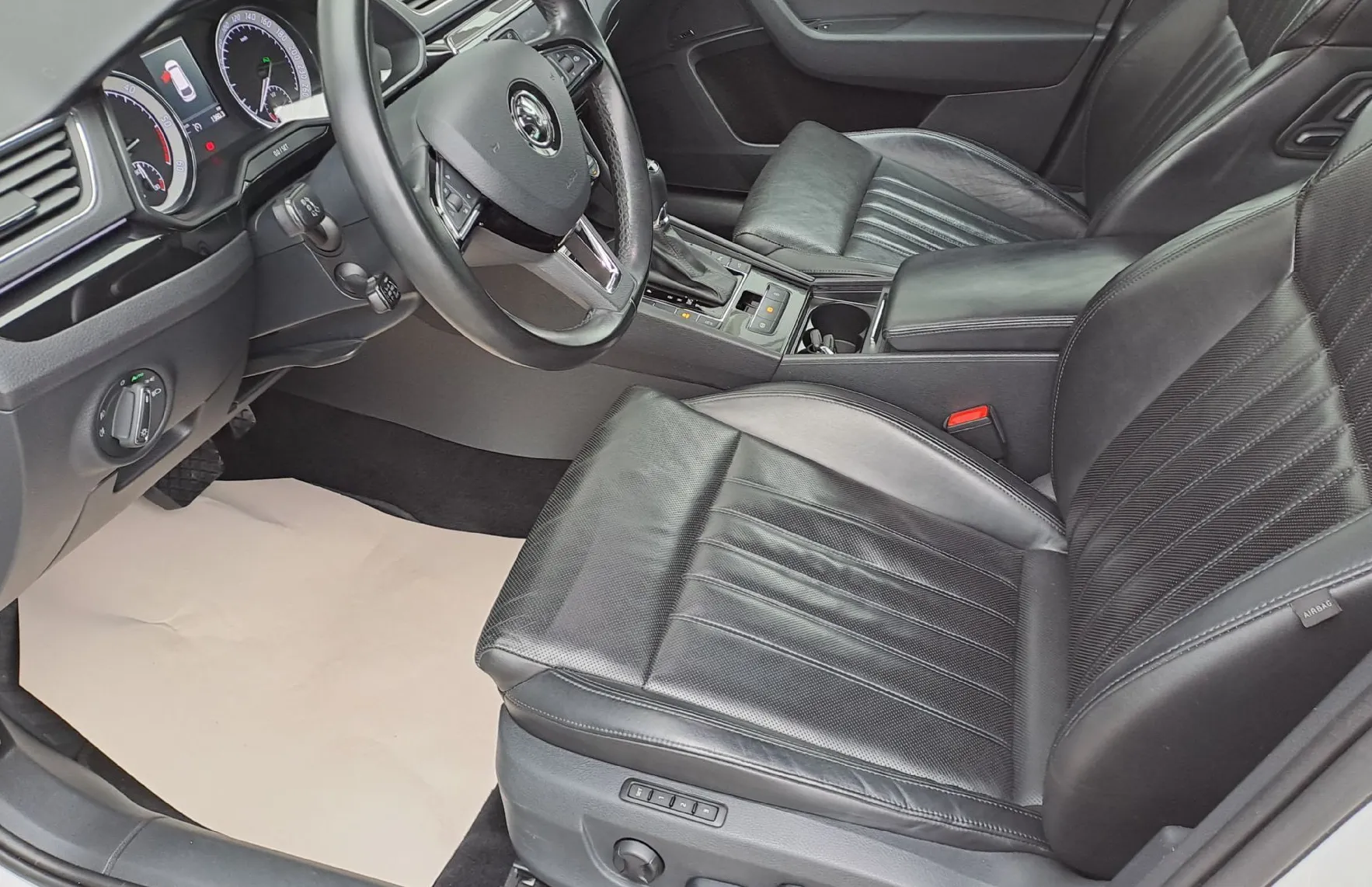 Zunanja slika - Škoda Superb - 2.0 TDI L K Combi 110 kW - 5
