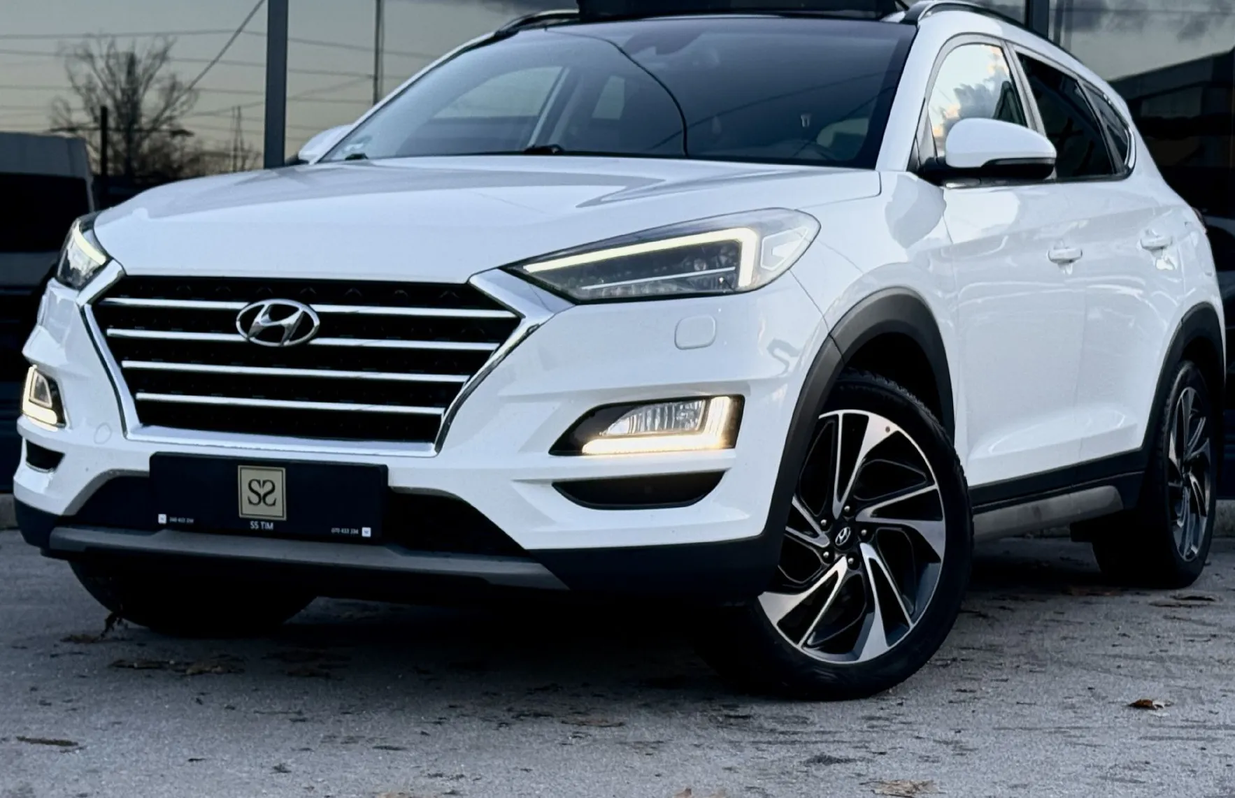 Zunanja slika - Hyundai Tucson - 1.6CRDI Premium Panorama-LED-Mkot-GrSed-NAV-Tem-DE - 1
