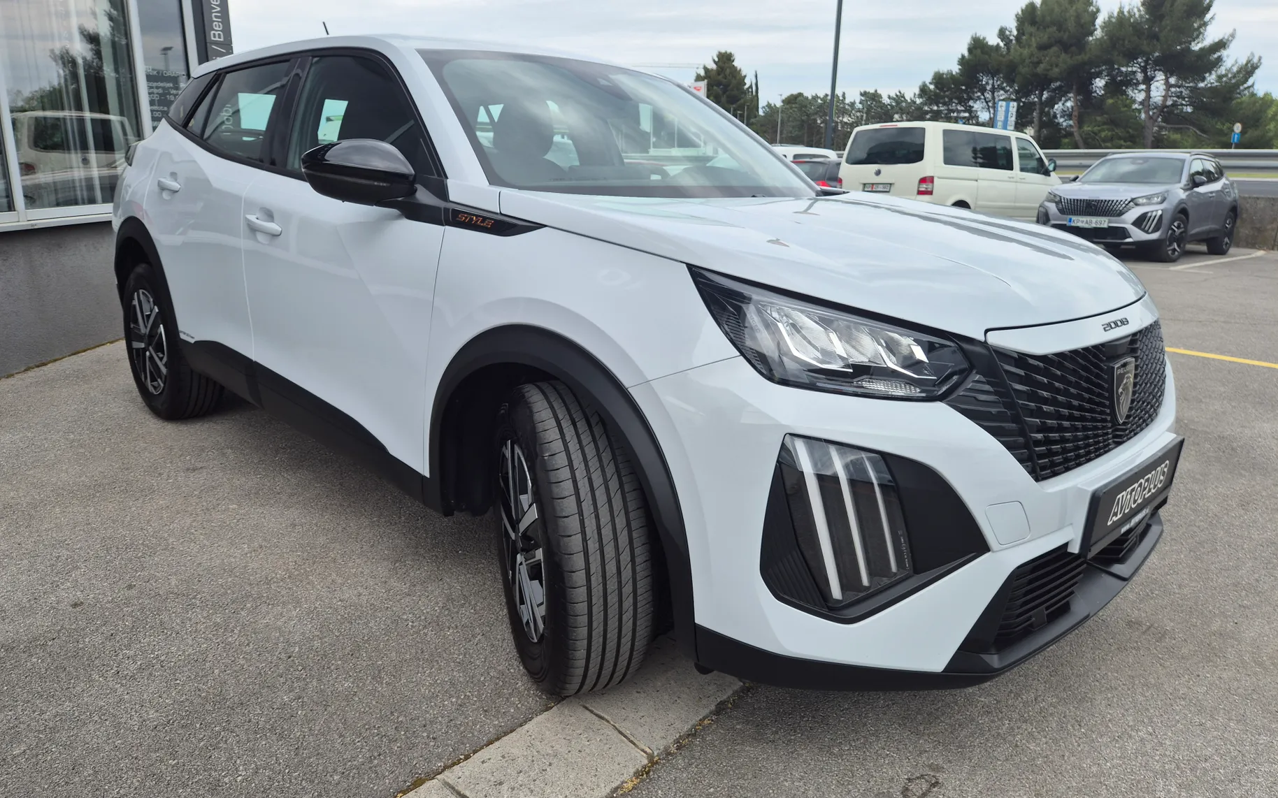 Zunanja slika - Peugeot 2008 - Style HIBRID 110 - NA ZALOGI - 4