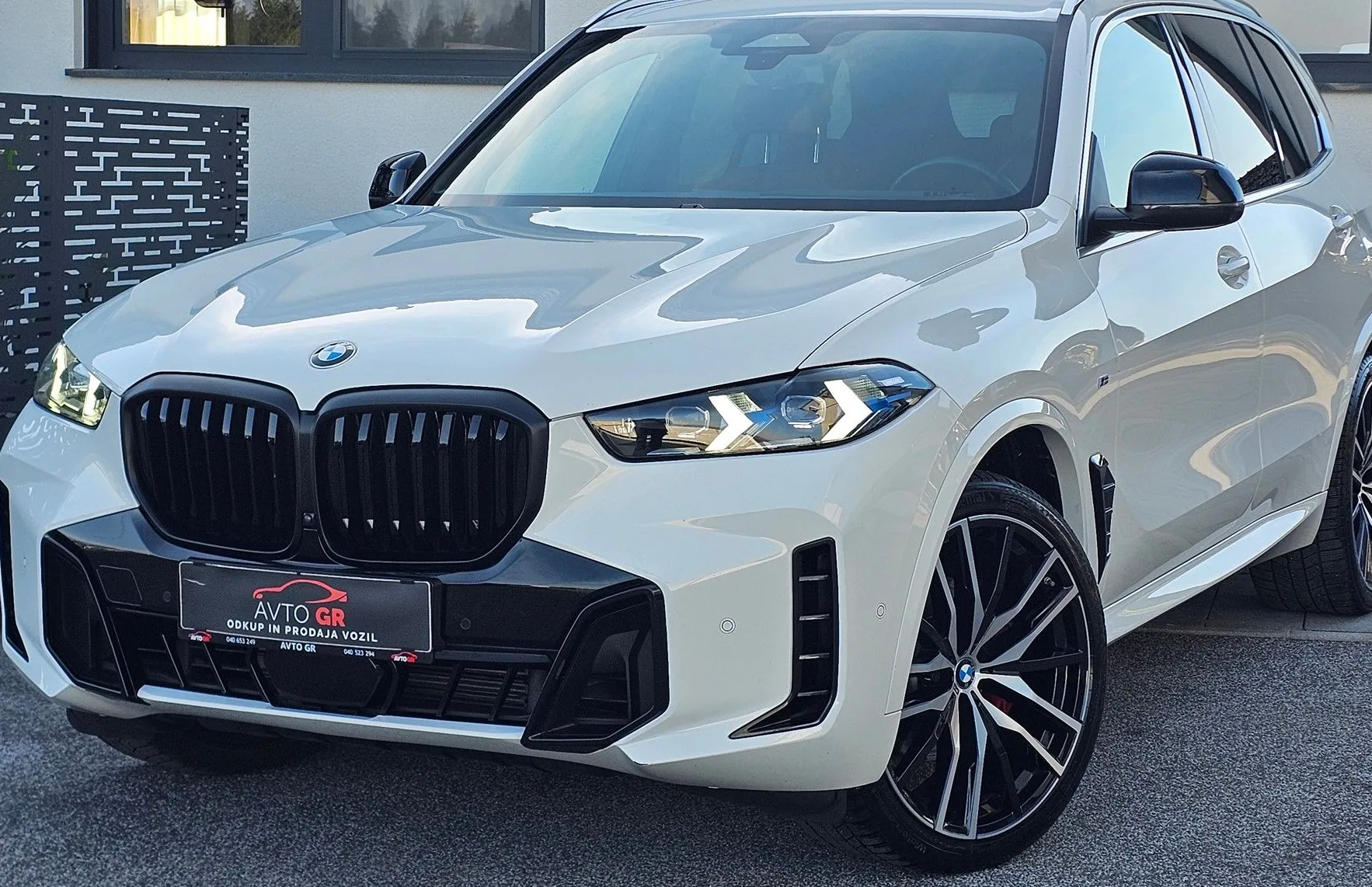 Zunanja slika - BMW X5 - serija : xDrive40i Avt.- Le 49.000km-LED-22COL- HUD-KAM360 - 2