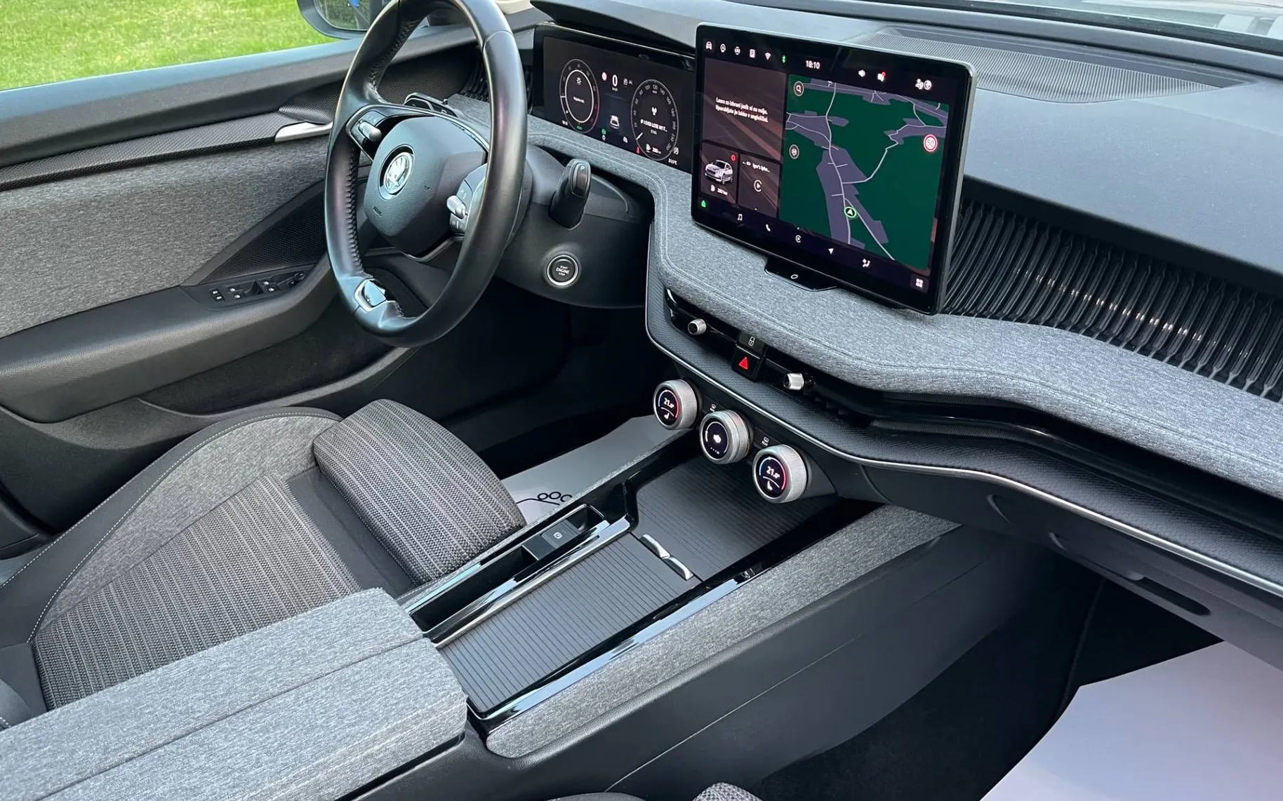 Notranja slika - Škoda Superb - Combi 2.0 TDI  DSG-1 LASTNIK-NAVI-LED-19 COL-KAM - 8