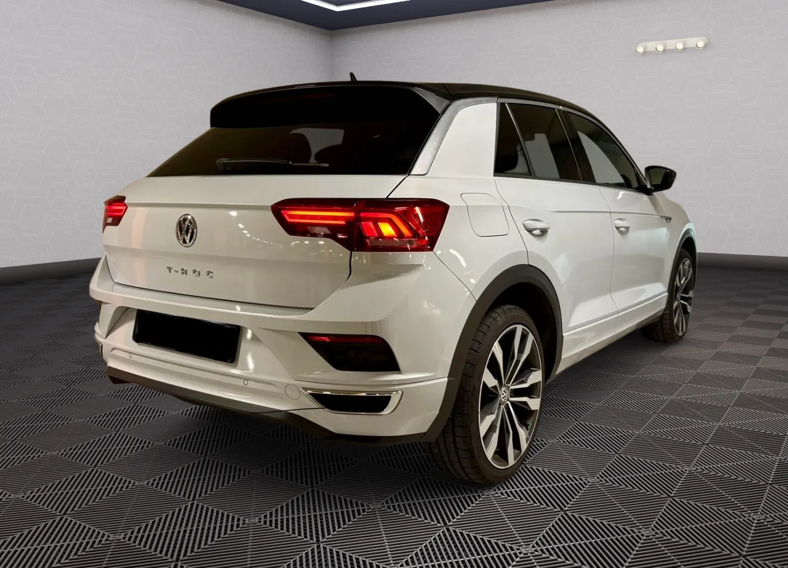 Zunanja slika - Volkswagen T-Roc - 1.5 TSI R LINE - 4