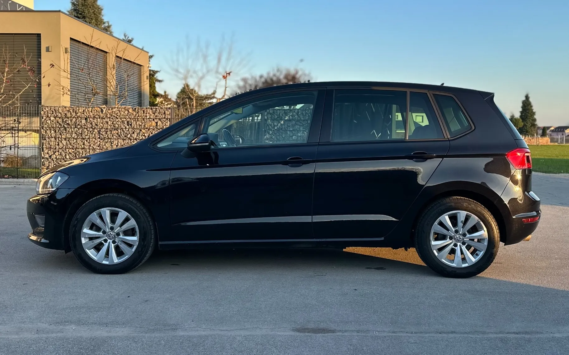 Zunanja slika - Volkswagen Golf - Sportsvan 1.6 TDI DSG Comfortline+ACC+ALU+NAVI+2X PDC - 2