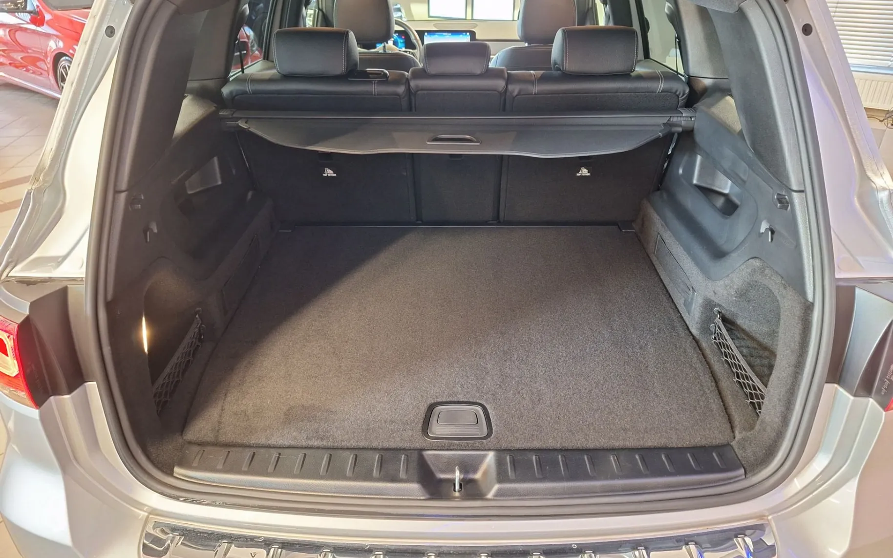 Notranja slika - Mercedes-Benz GLB-Razred - GLB 2.0D-KAMERA-VELIKA NAVI-PDC-USNJE-KOT N - 9