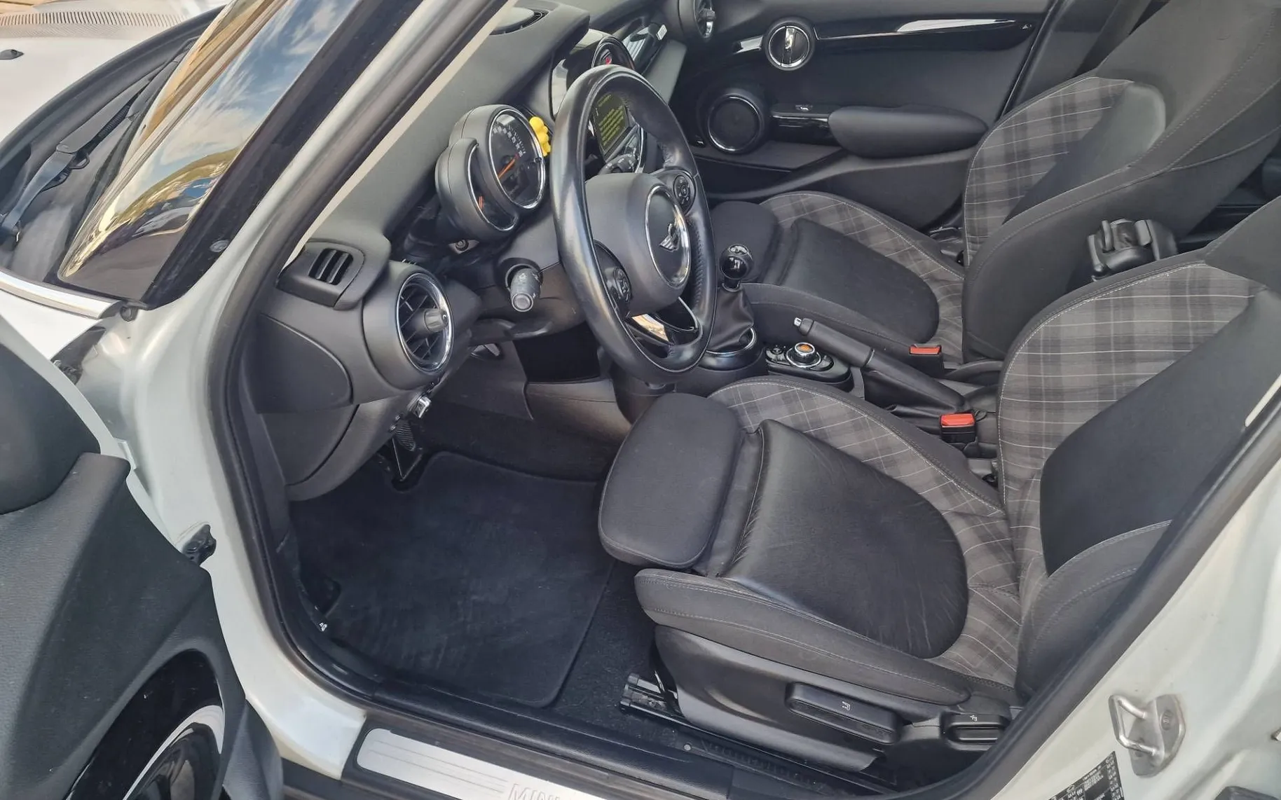 Notranja slika - MINI Cooper - 1.5 SAMO 66.000km - 12