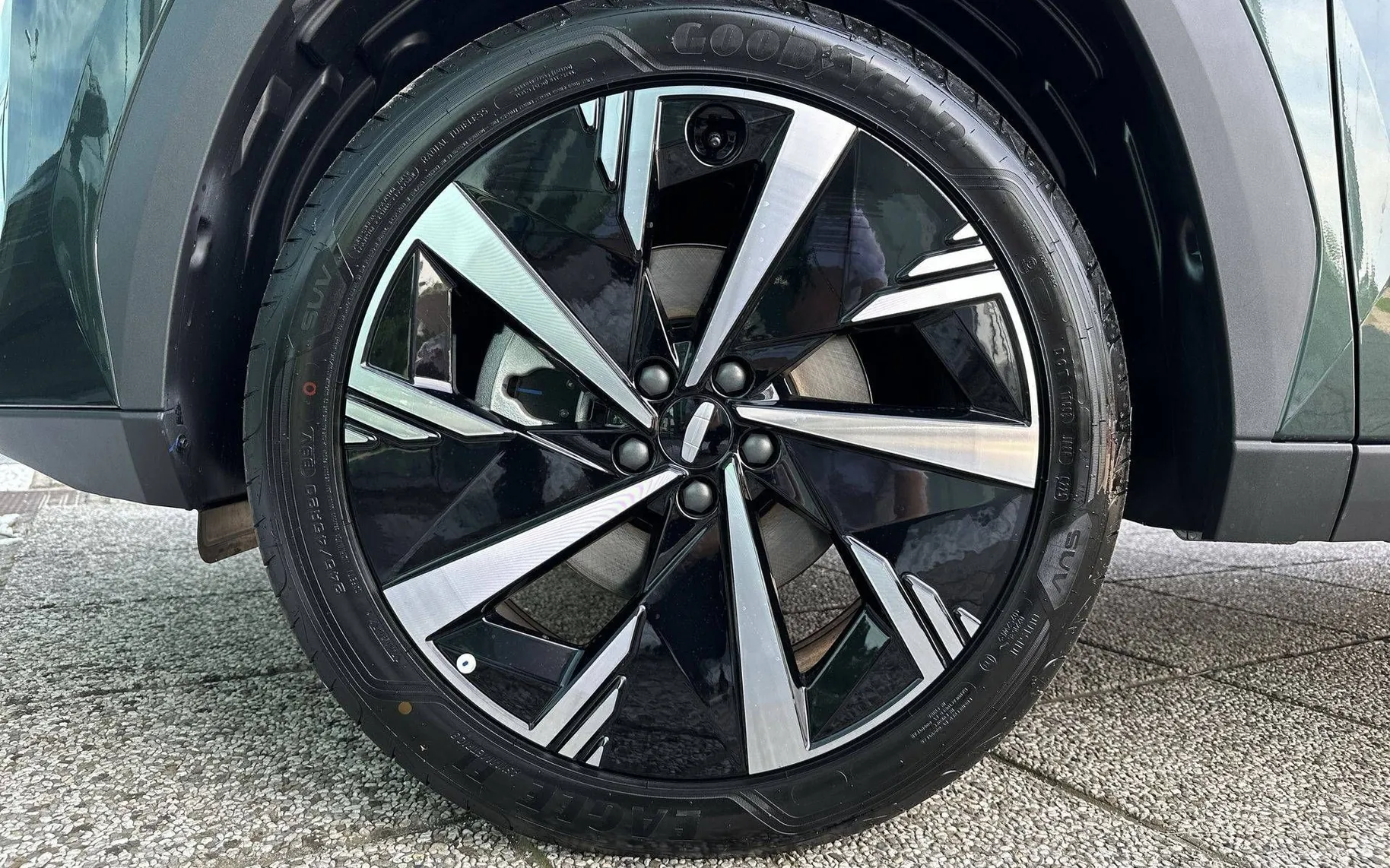 Notranja slika - Geely StarRay - 2.0 TD 8A T AWD GF+ - 9