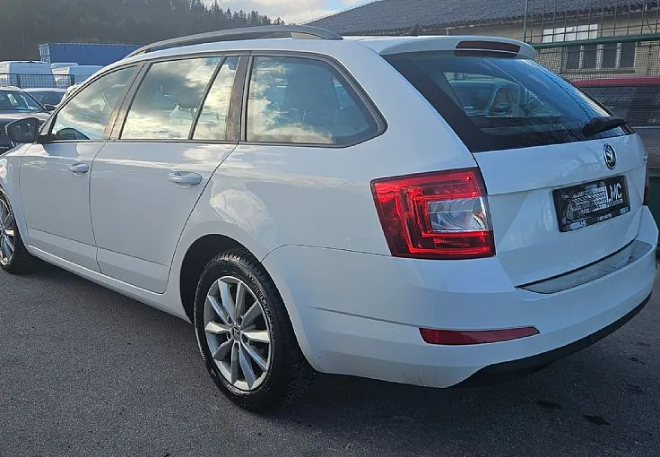 Zunanja slika - Škoda Octavia - Combi 2.0 TDI 150ks DSG °XENON° °TEMPOMAT° - 7