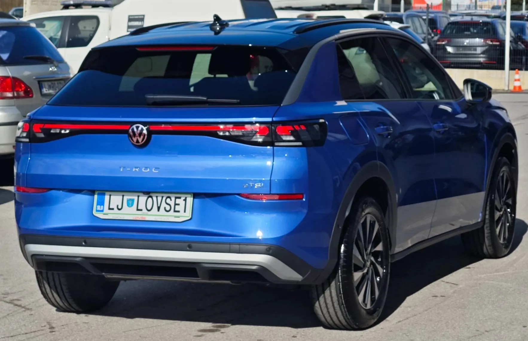 Zunanja slika - Volkswagen T-Roc - 1.5 eTSI Life DSG 110  150  ||OGROMNO OPREME||... - 6