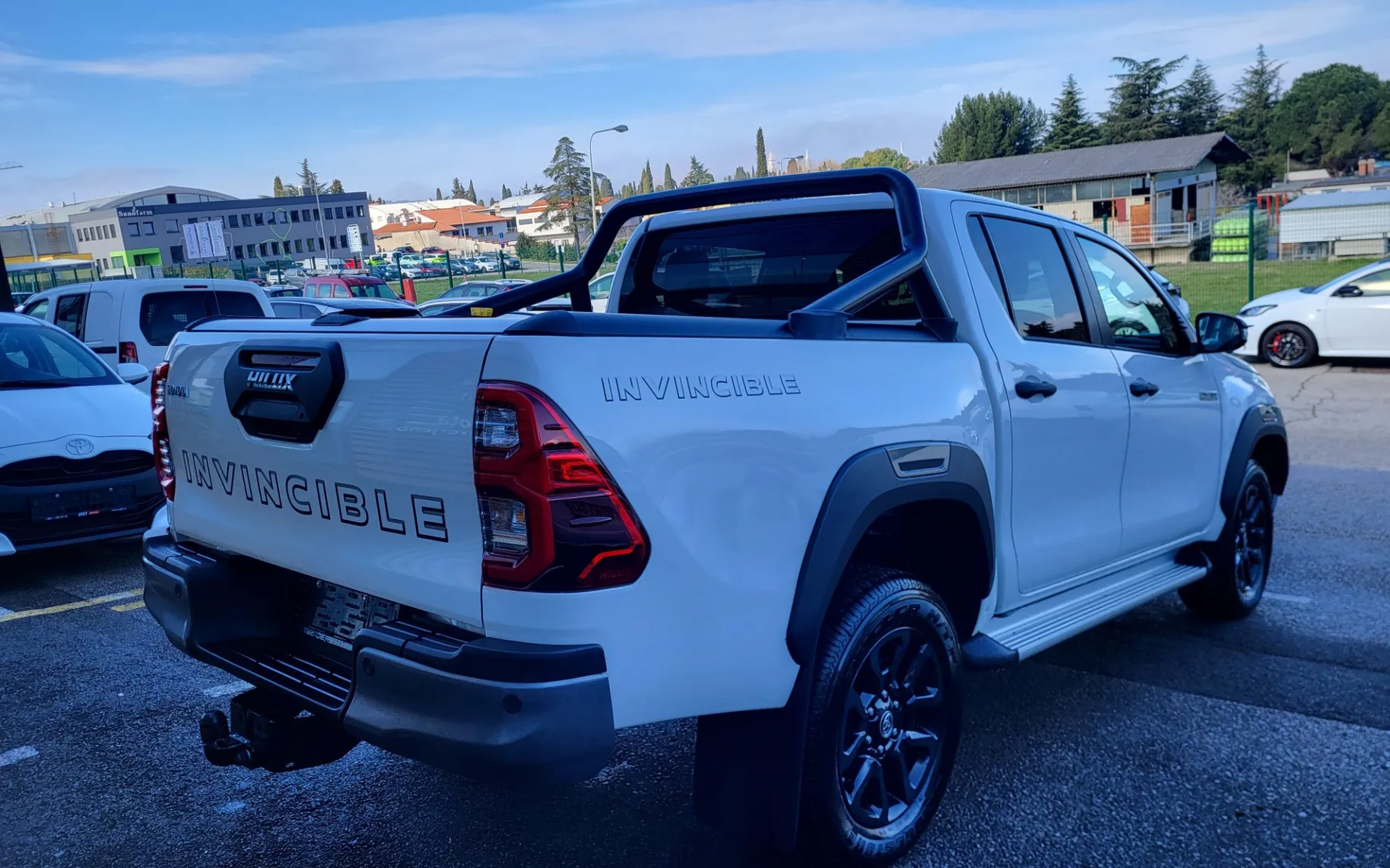 Zunanja slika - Toyota Hilux - 2.8 D-4D Invincible Automatic - 11