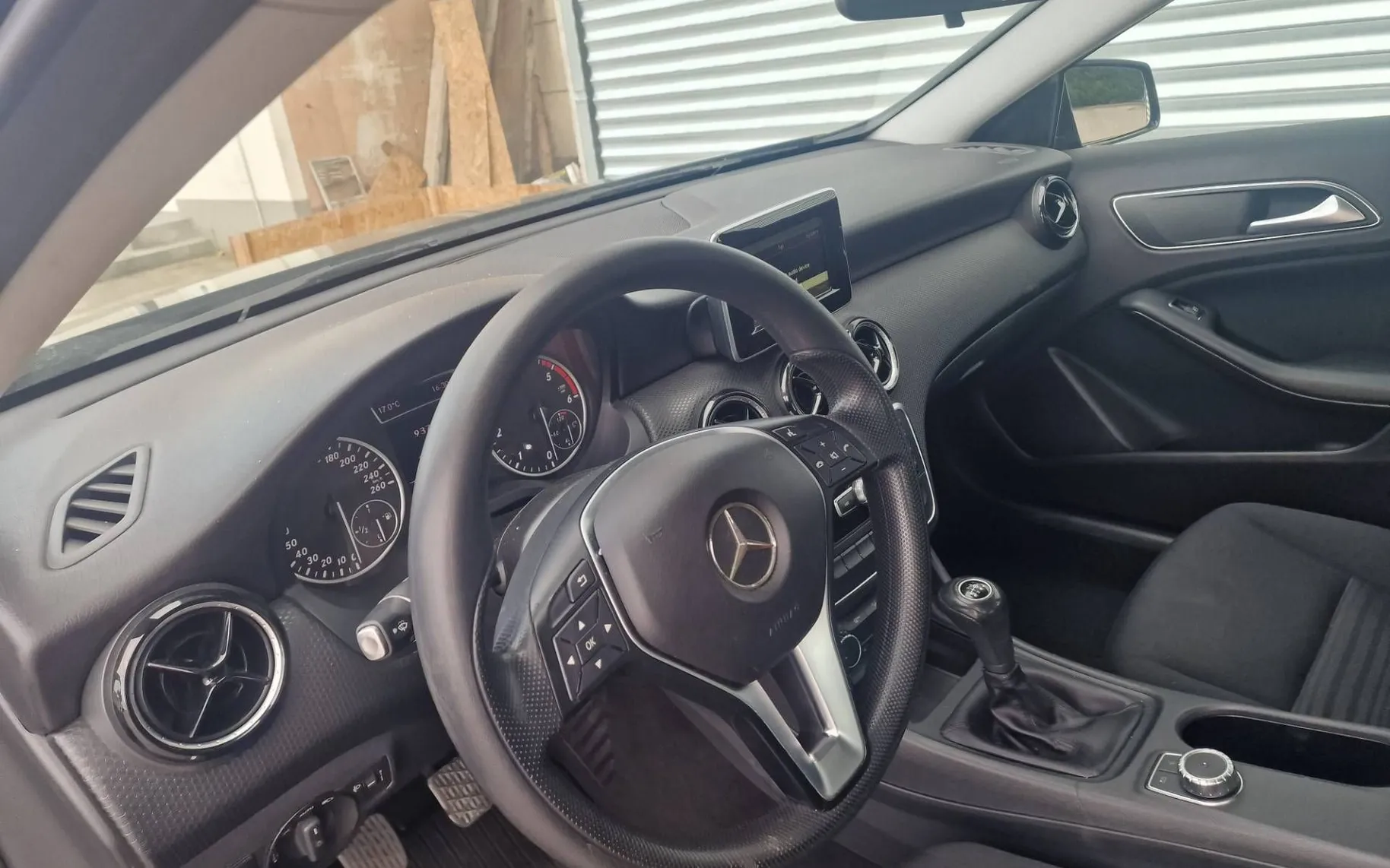 Notranja slika - Mercedes-Benz A-Razred - A 180 CDI 1.LASTNIK KOT NOV SERVISIRAN NA MERC... - 11