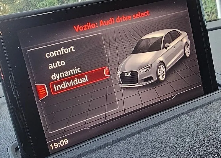 Zunanja slika - Audi A3 - 30 TFSI LIMUZINA S-LINE LED-ALU PLATIŠČA-USNJE - 16