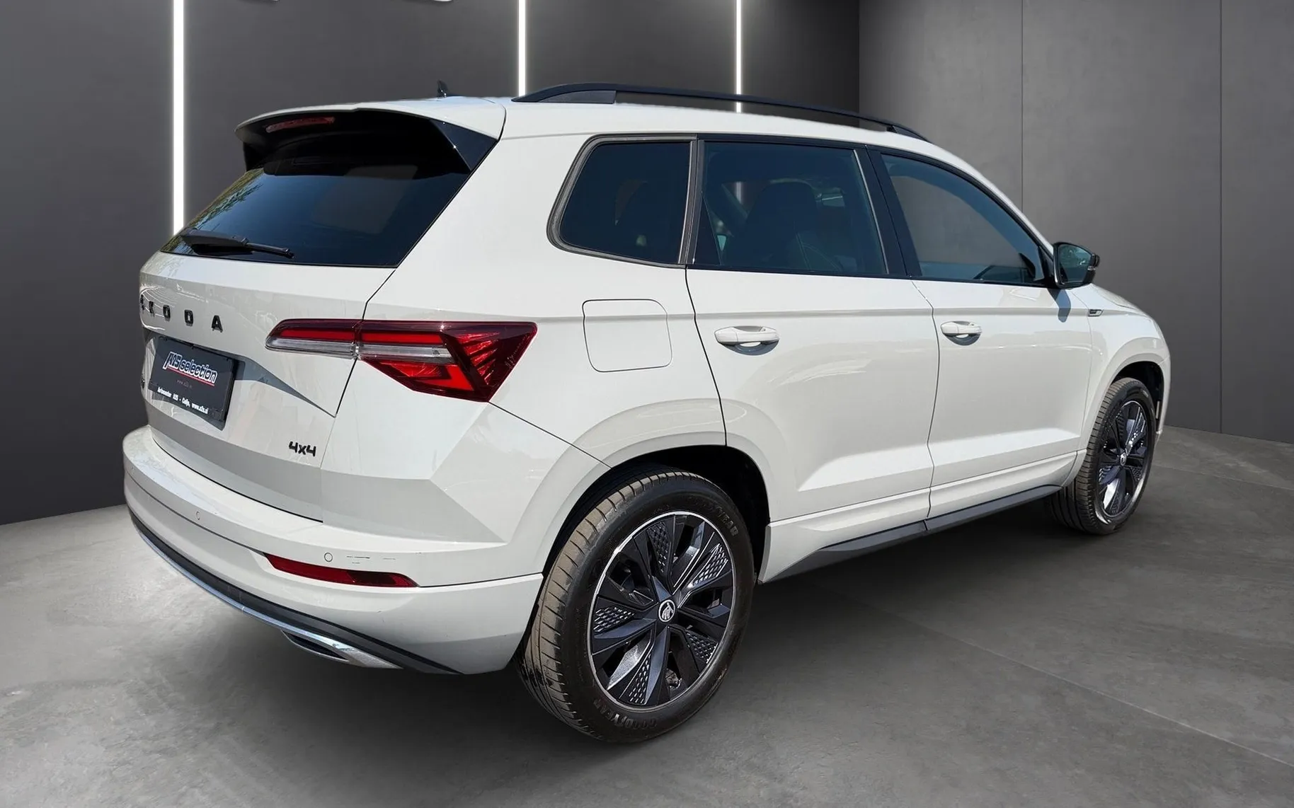 Zunanja slika - Škoda Karoq - 4x4 2.0 TDI Sportline DSG-Webasto-ACC-PDC-Kamera.. - 3