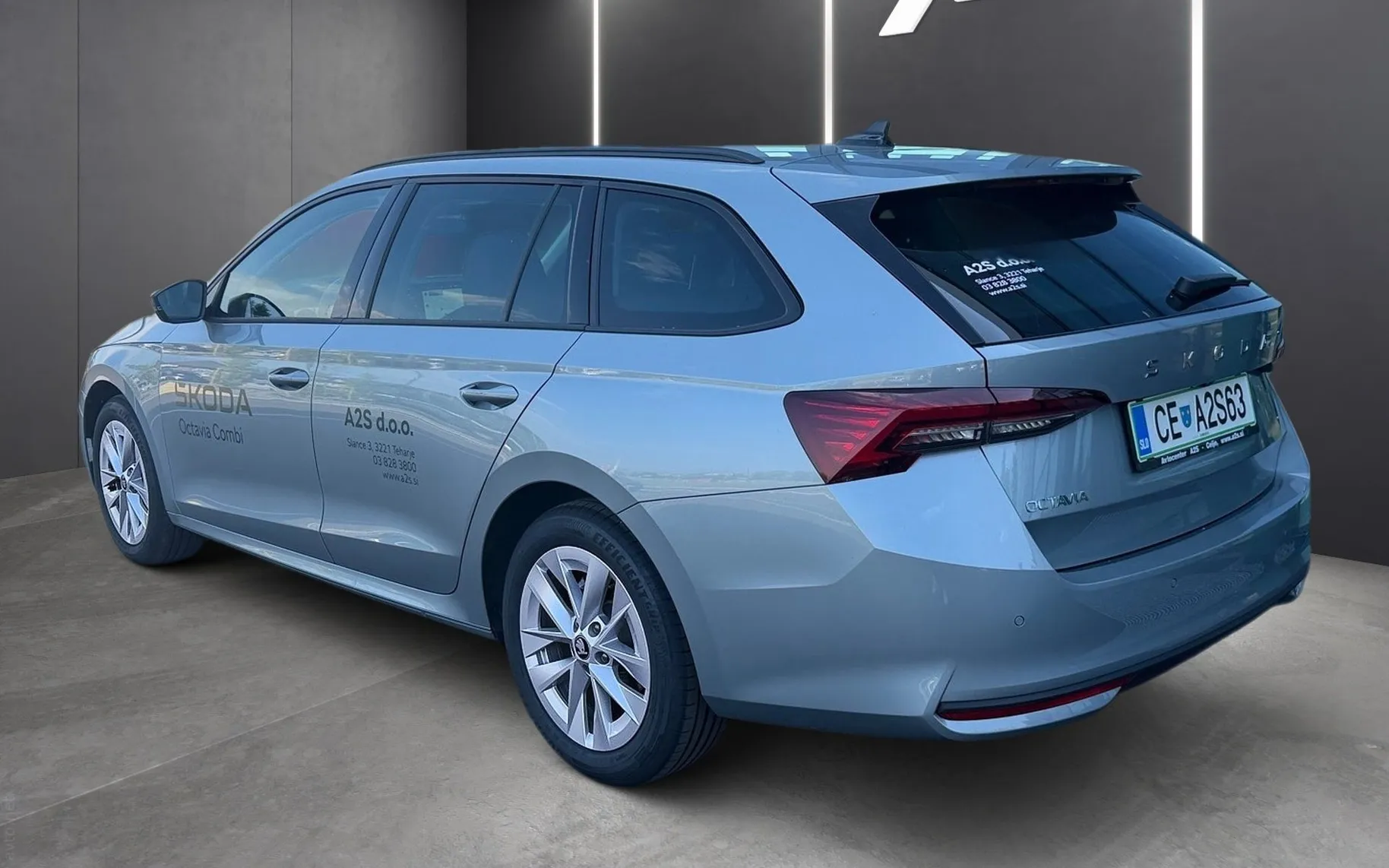 Zunanja slika - Škoda Octavia - Combi 2.0 TDI Family DSG - 4