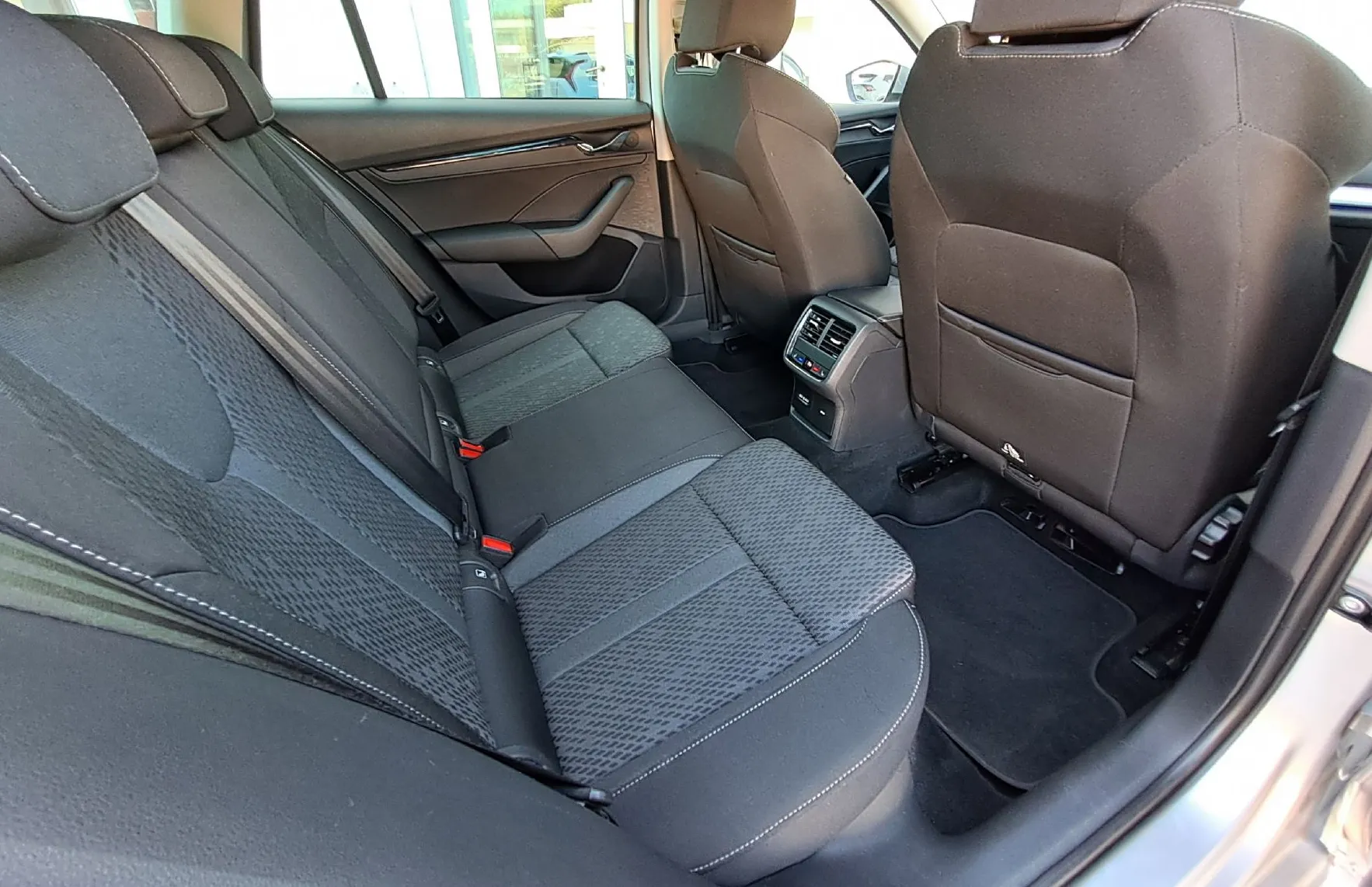 Zunanja slika - Škoda Octavia - Combi 2.0 TDI Ambition DSG - 9