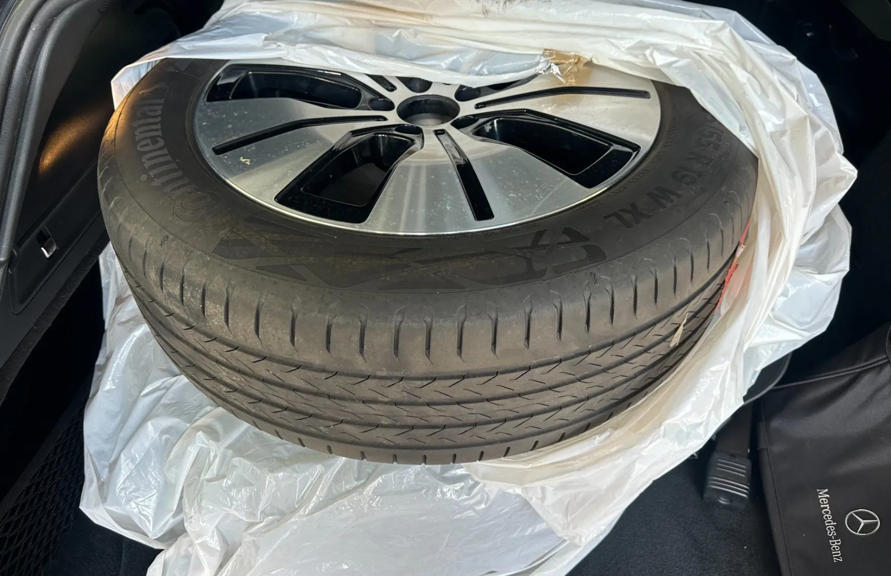 Zunanja slika - Mercedes-Benz EQC - 400 4MATIC.NEMŠKI+4ALU.KAMERA.KLJUKA.LED.ACC.USNJE - 14