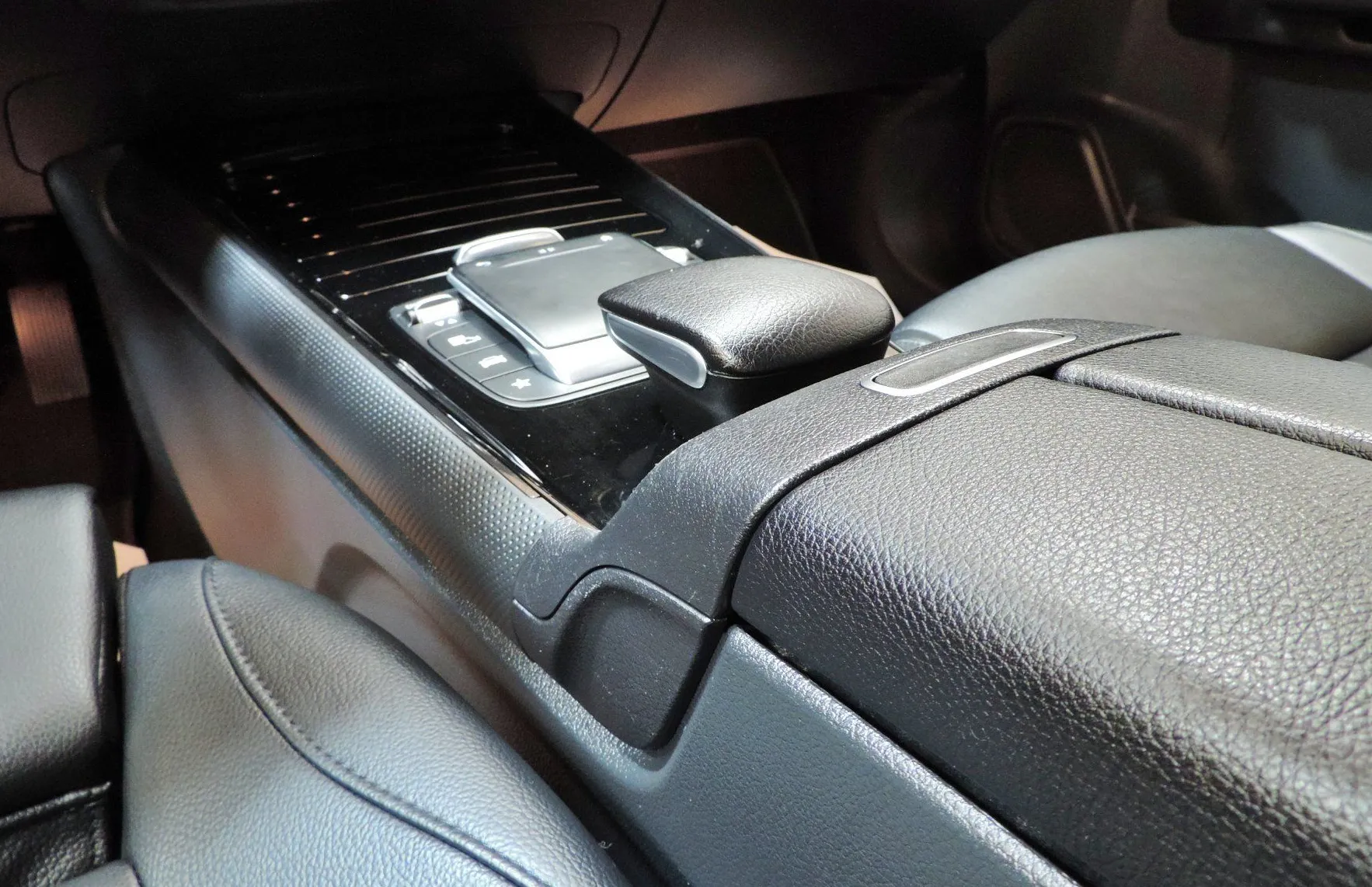 Zunanja slika - Mercedes-Benz GLB-Razred - GLB 200 d  Avt. LED-KAMERA-USNJE - 18