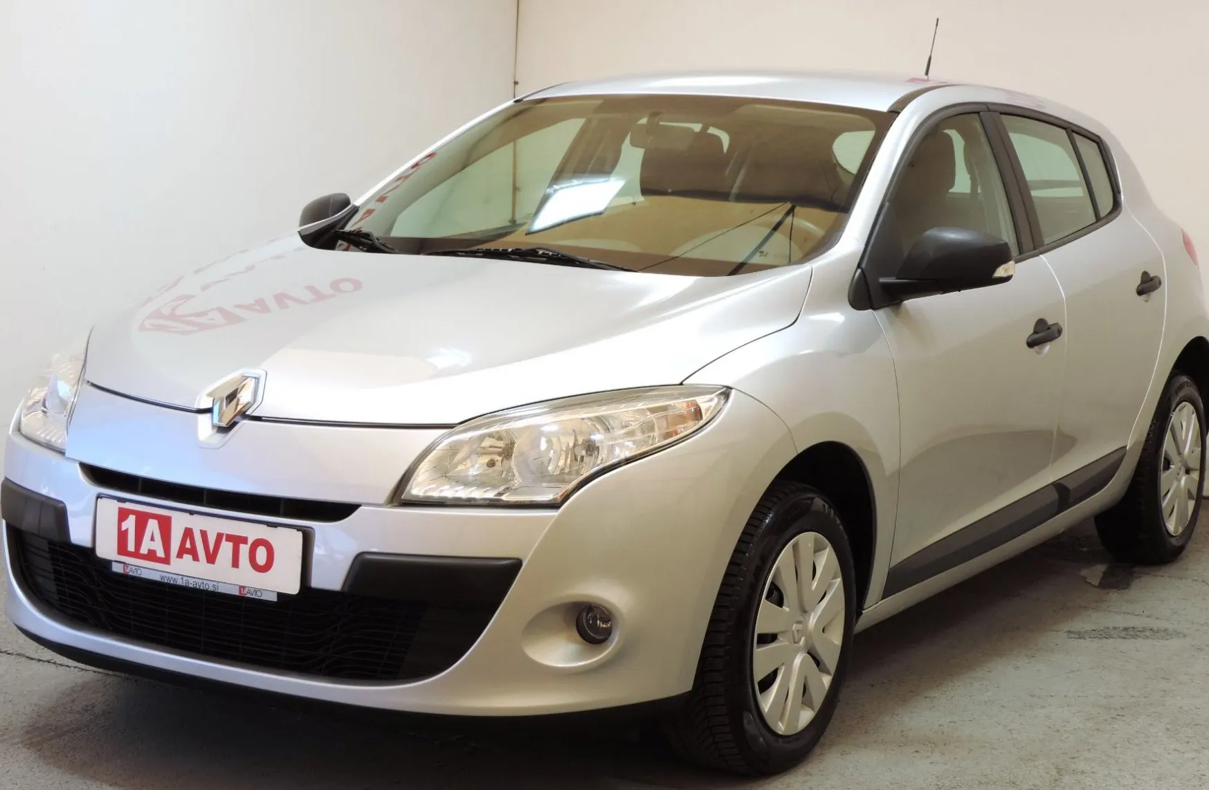 Zunanja slika - Renault Mégane - Megane Berline 1.6 16V Authentique SLO-KLIMA-103.000KM - 1