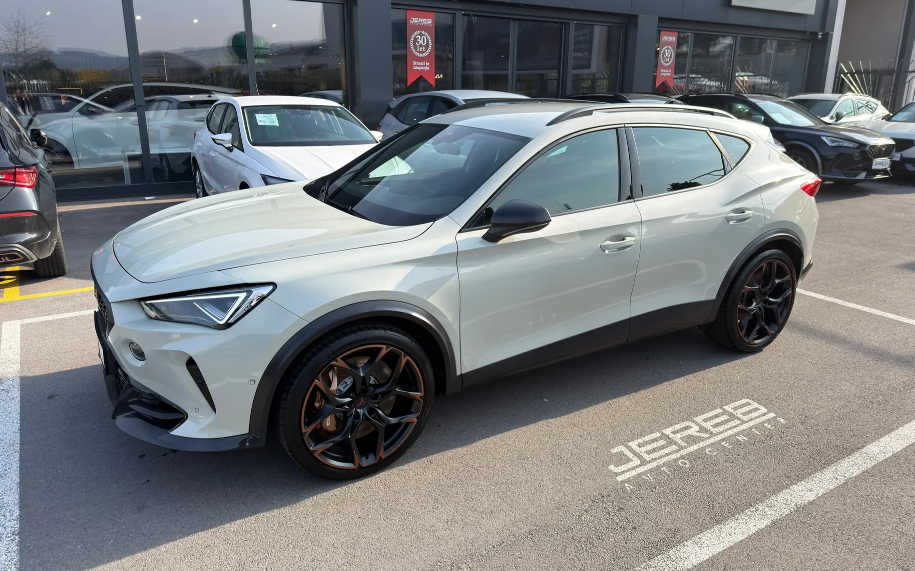Zunanja slika - Cupra Formentor - 2.5 TSI 287KW DSG VZ5 4DRIVE Tayga Grey EDITION - 3