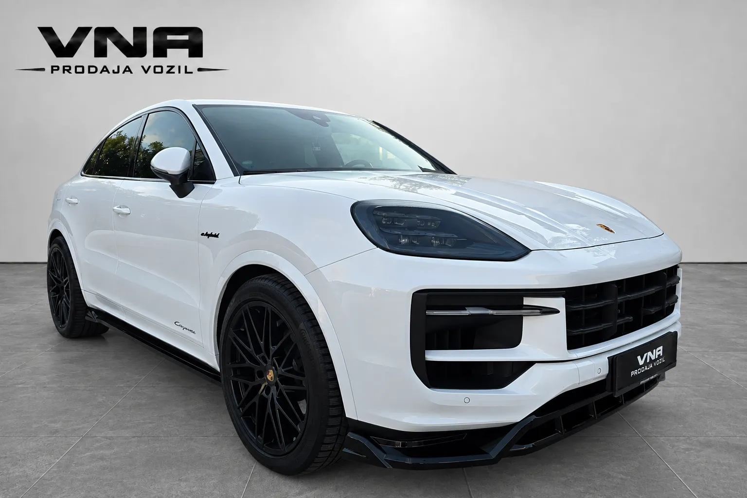 Zunanja slika - Porsche Cayenne Coupe - E-Hybrid |MAXTON|SCREEN|PANO|ZRAK|ALU22|VRHUNSKI| - 3