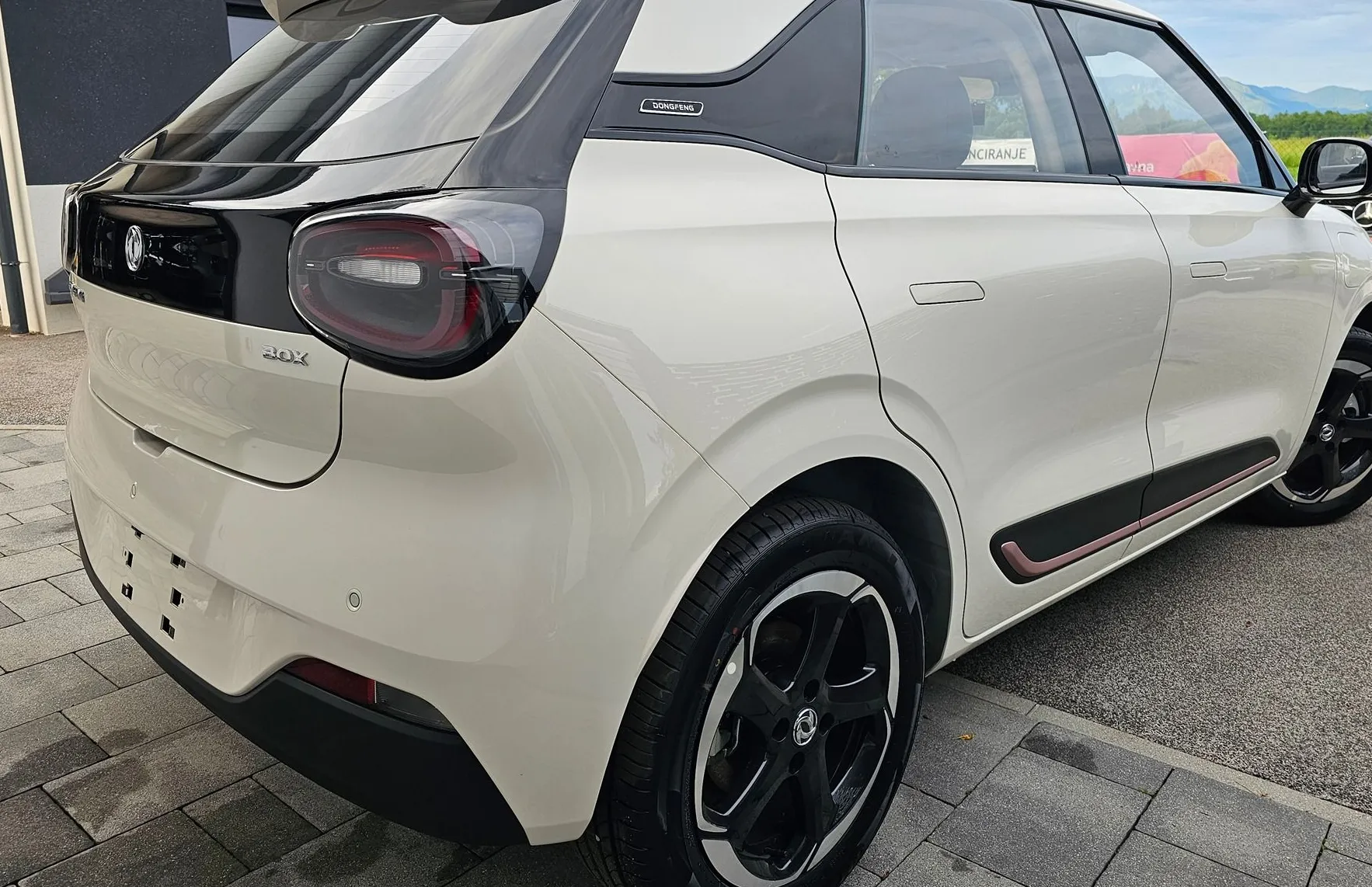 Zunanja slika - Dongfeng Box - E3 42.3 kWh 70 kW- 360KAM-LED- - 16