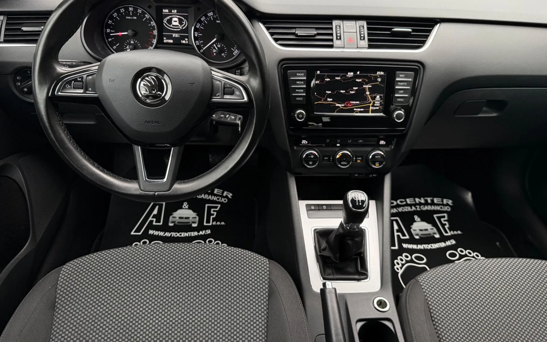 Notranja slika - Škoda Octavia - Combi 1.6-LIZING ZA TUJCE-ODLIČEN... - 9