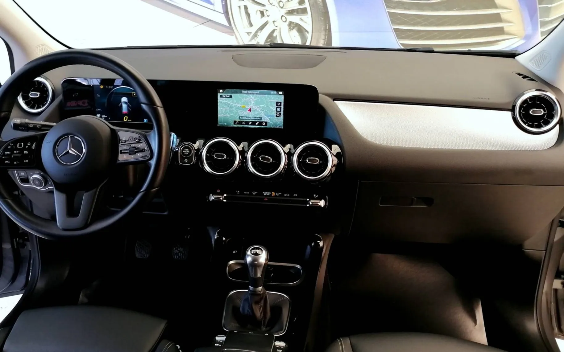Notranja slika - Mercedes-Benz B-Razred - B 180 AVANTGARDE LED KAMERA ALU NAVI 1.LASTNIK-TOP - 12