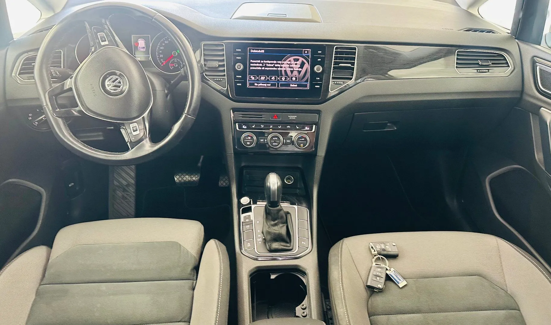 Zunanja slika - Volkswagen Golf - 2.0 TDI Highline DSG.LUKSENBURG.KAMERA.LED.110 KW - 4