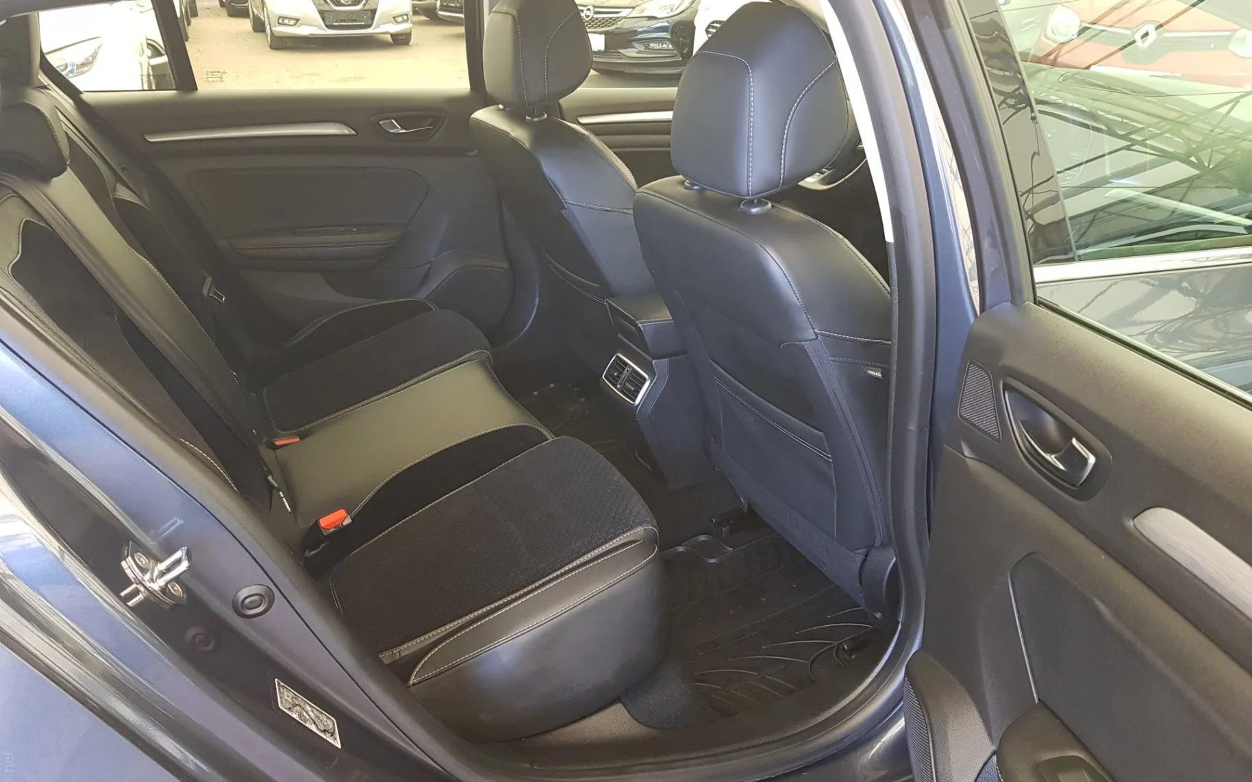 Zunanja slika - Renault Mégane - Grandtour dCi 110 Intens GLAVNI SERVIS - 10