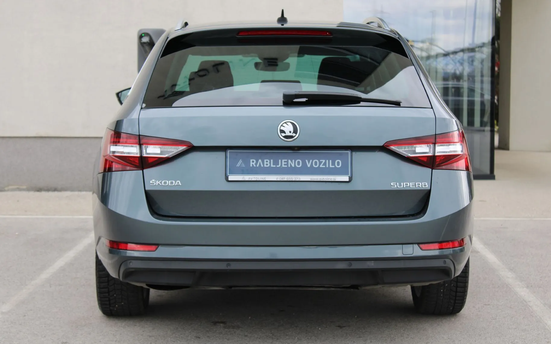 Zunanja slika - Škoda Superb - 1.6 TDI Style Combi 88 kW NAVI TEMPO GRET SED KAM - 5