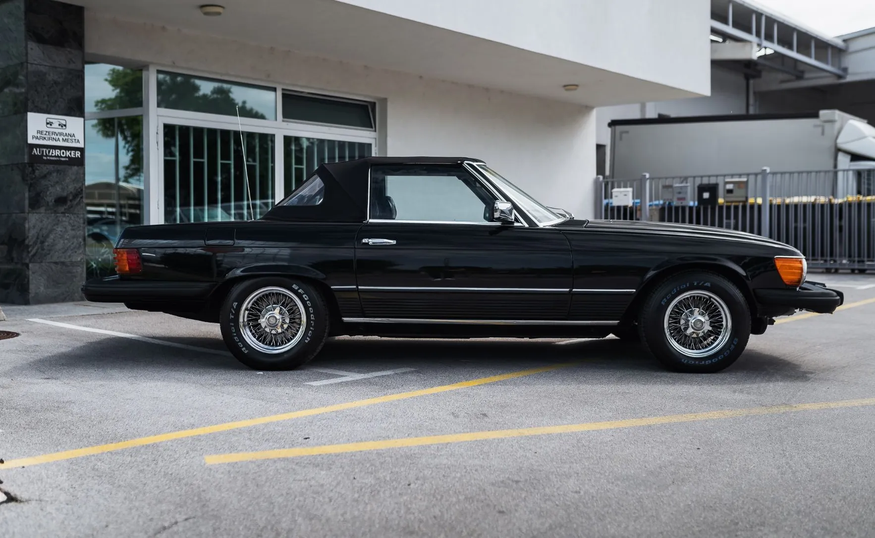 Zunanja slika - Mercedes-Benz SL-Razred - SL 450 4.5 V8 AUT. ALL BLACK mehka in trda streha - 4