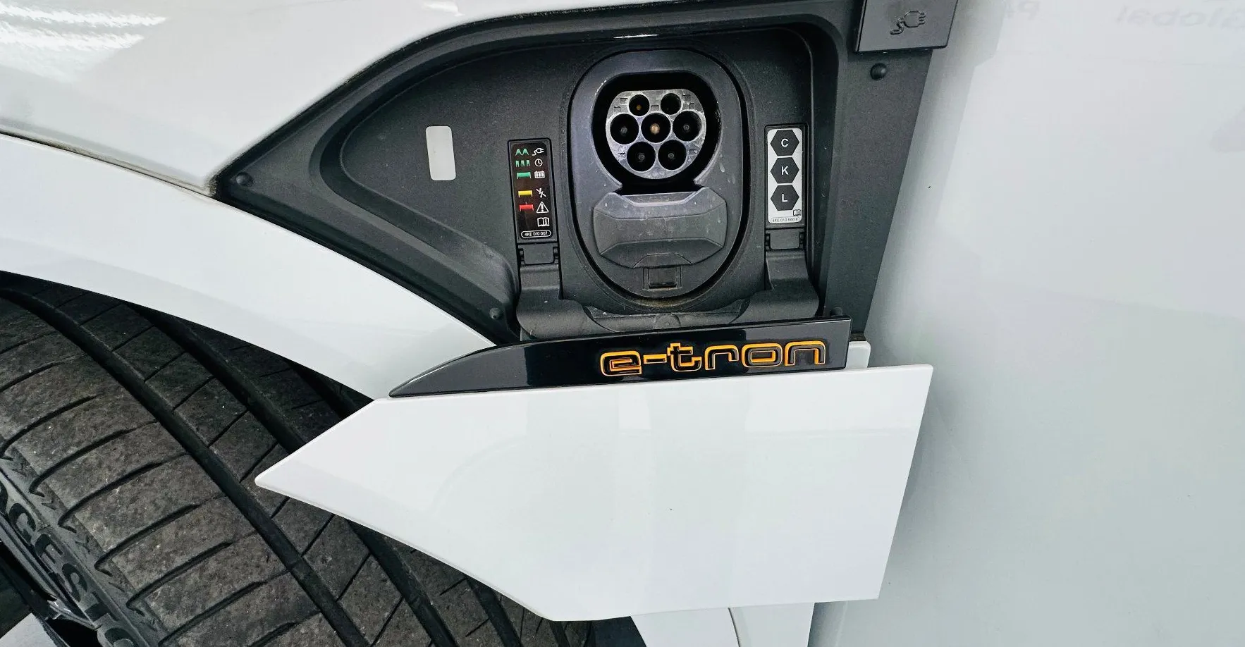Zunanja slika - Audi e-tron - Audi  50 quattro S line.NEMŠKI+4ALU.USNJE - 18