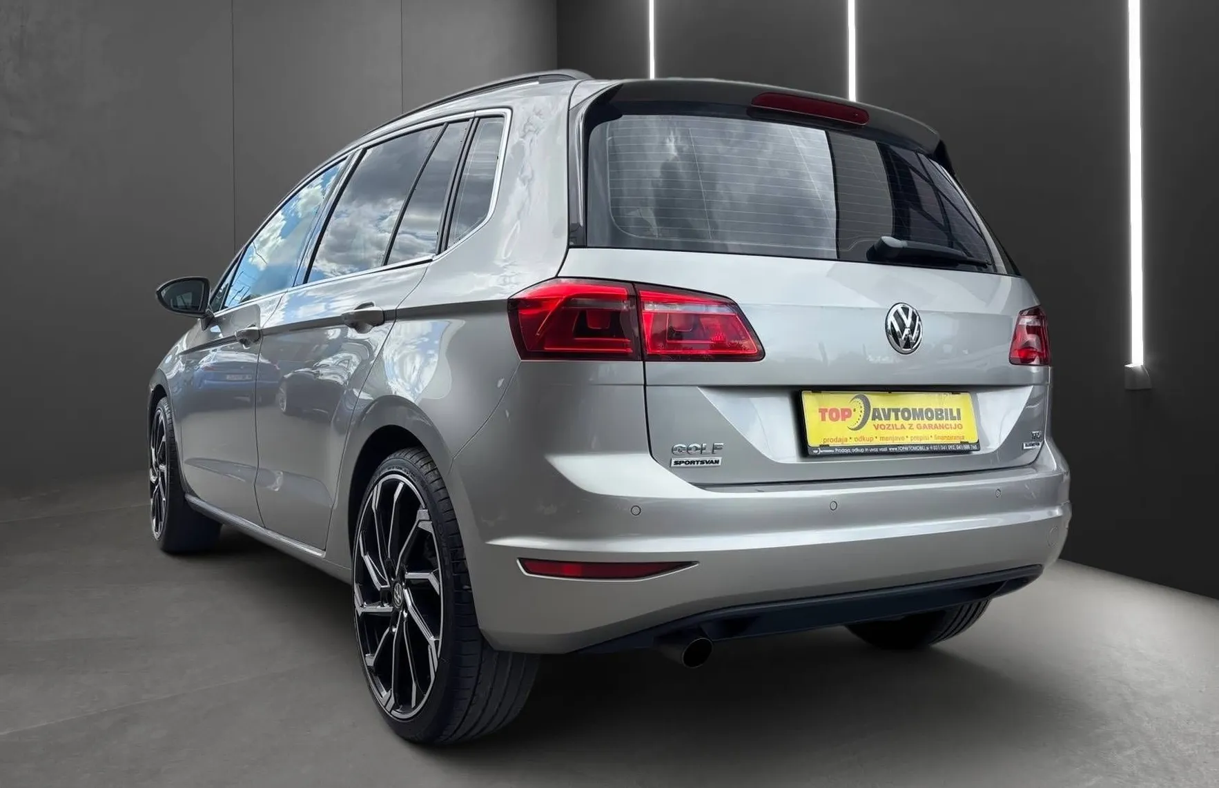 Zunanja slika - VW Golf - Sportsvan 1.6 TDI SLO XENON NAVI 1.LASTNIK PDC KAMERA - 4