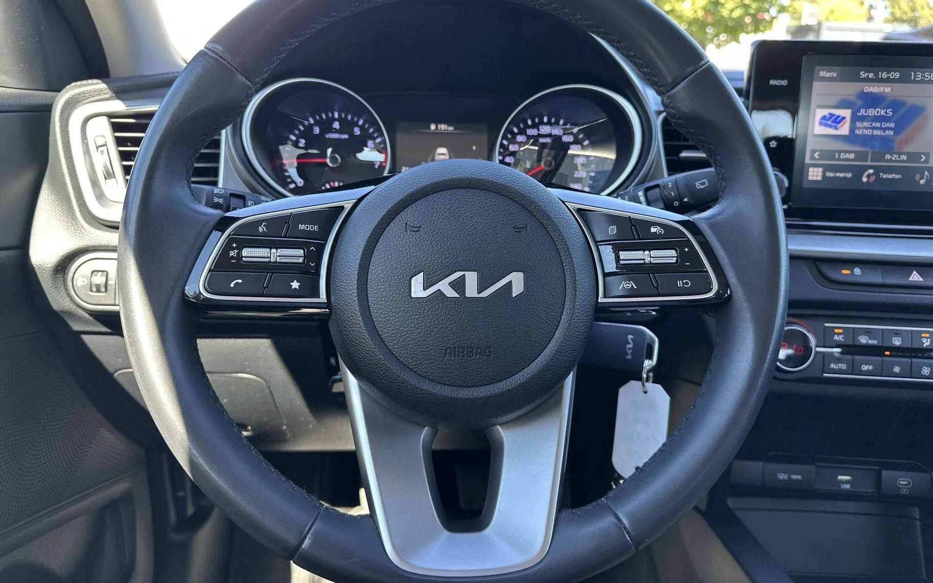 Notranja slika - KIA Ceed - 1.0 T-GDI LX Champion ISG - 14