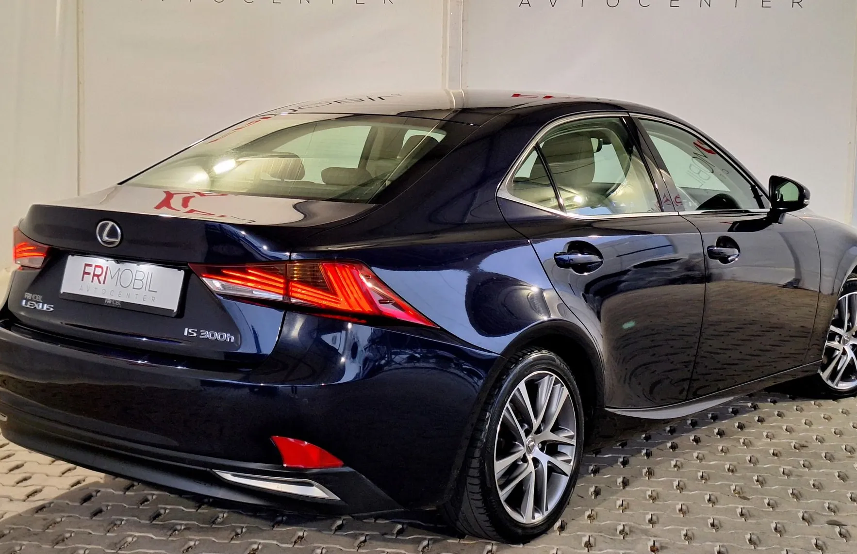 Zunanja slika - Lexus IS - 300h Base - 3