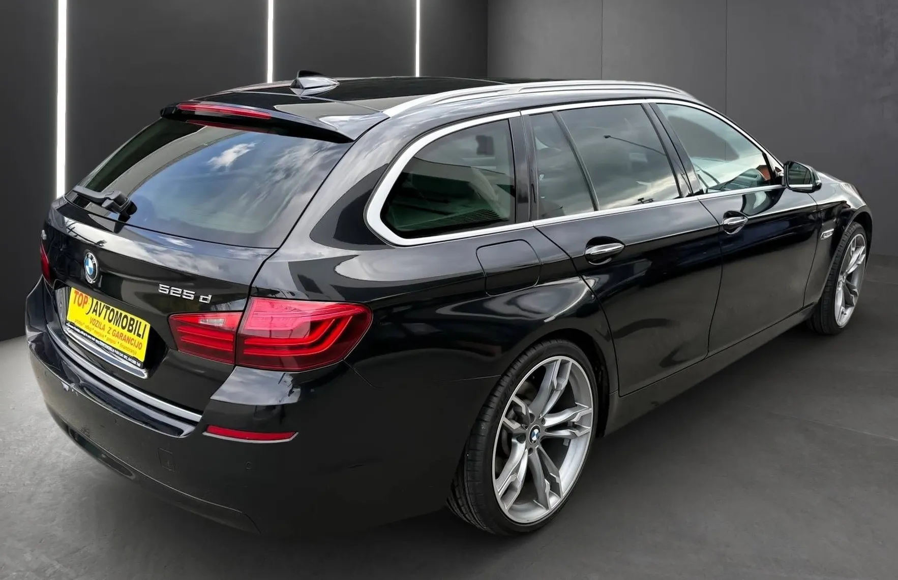 Zunanja slika - BMW Serija 5 - Touring: 525d xDrive BI-XENON ACC NAVI PDC PANO KAM TOP - 8