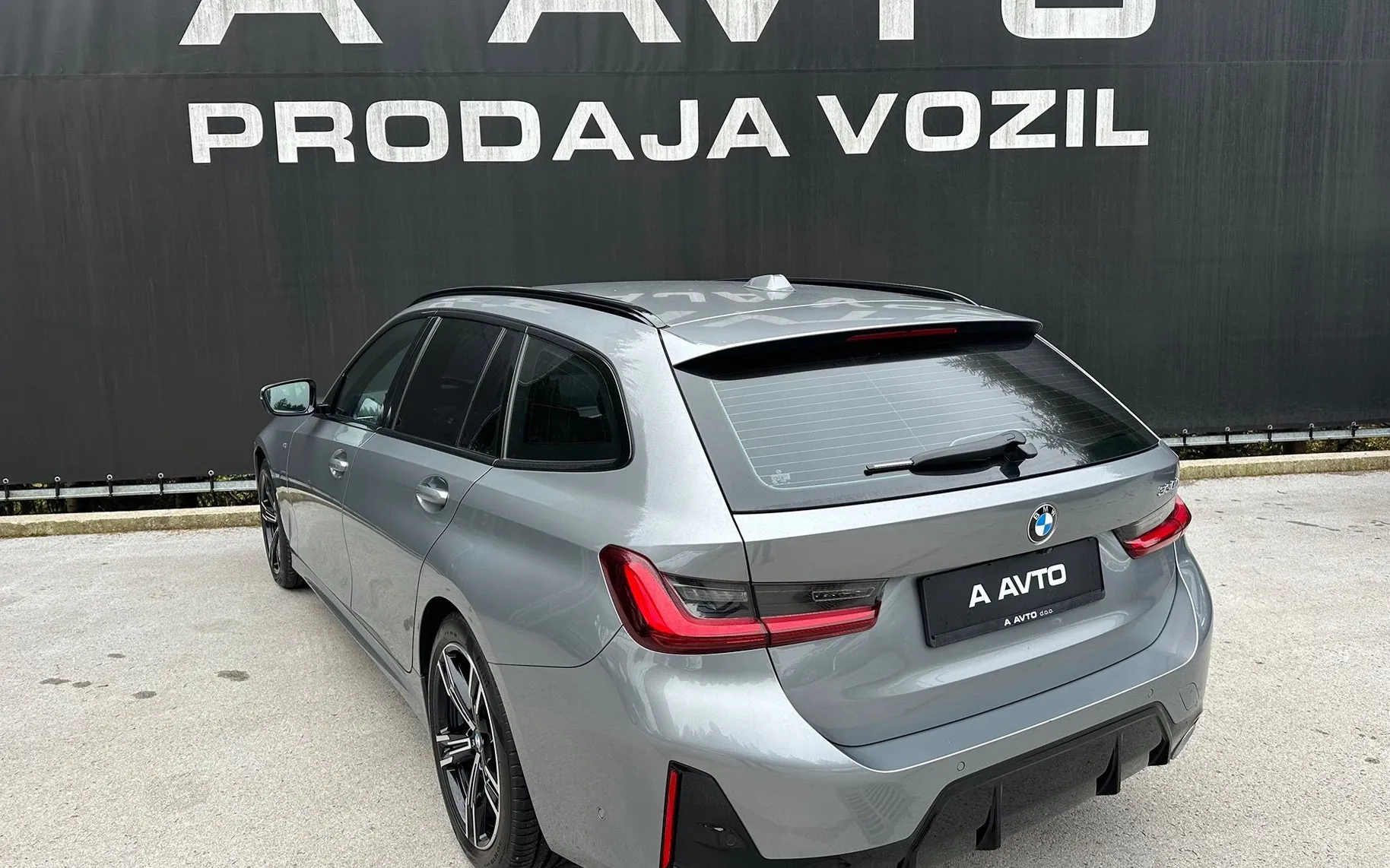Zunanja slika - BMW Serija 3 - Touring: 330i  AT  MSPORT - 5