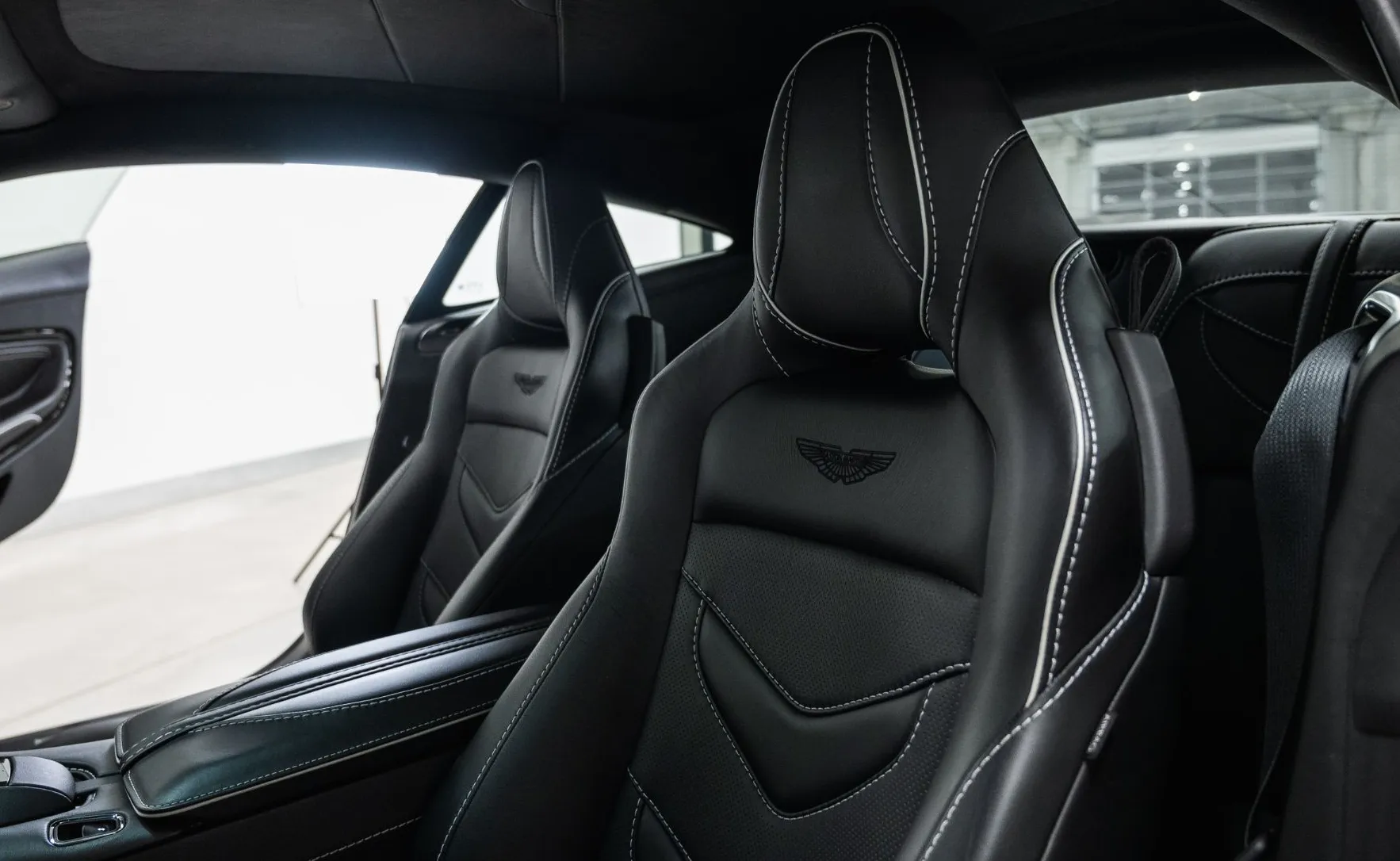Zunanja slika - Aston Martin DBS - DBS - 17