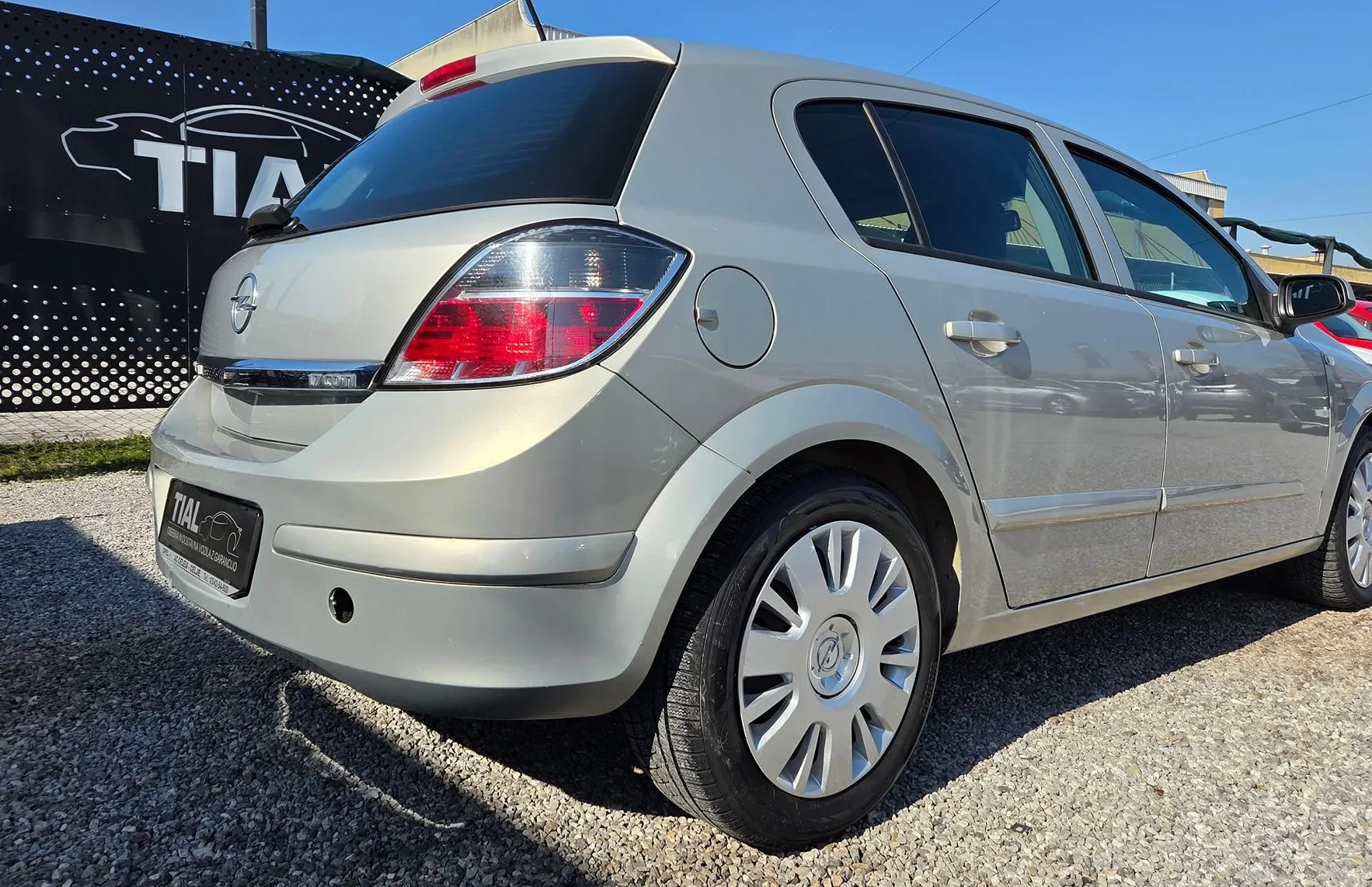 Zunanja slika - Opel Astra - 1.7CDTI-SLO-1LASTNIK-KLIMA-REDNO SERVISIRANA - 5