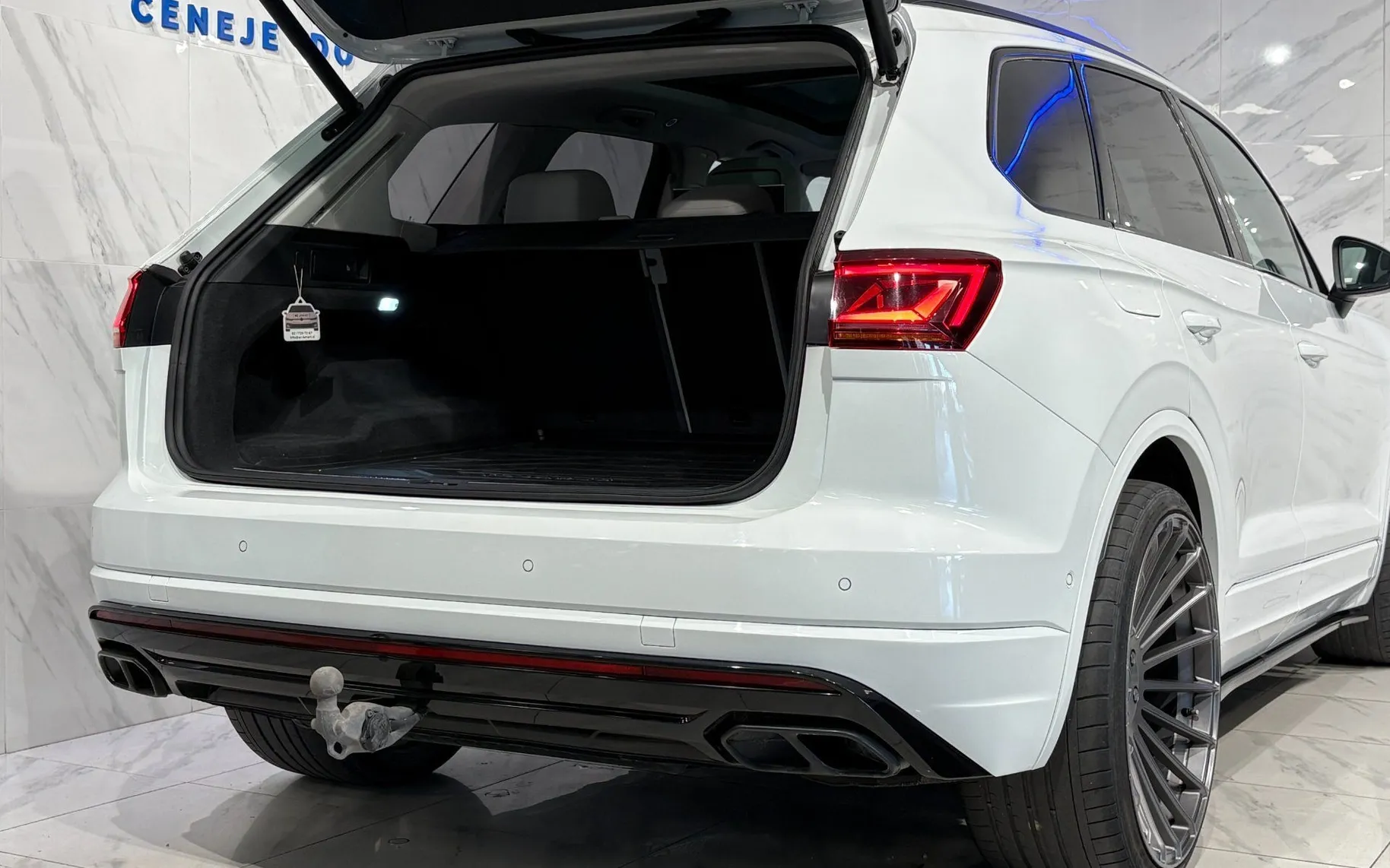 Notranja slika - Volkswagen Touareg - V6 TDI Elegance 4M |Pano|Zračno|4WS|SoftC|Masaža| - 7